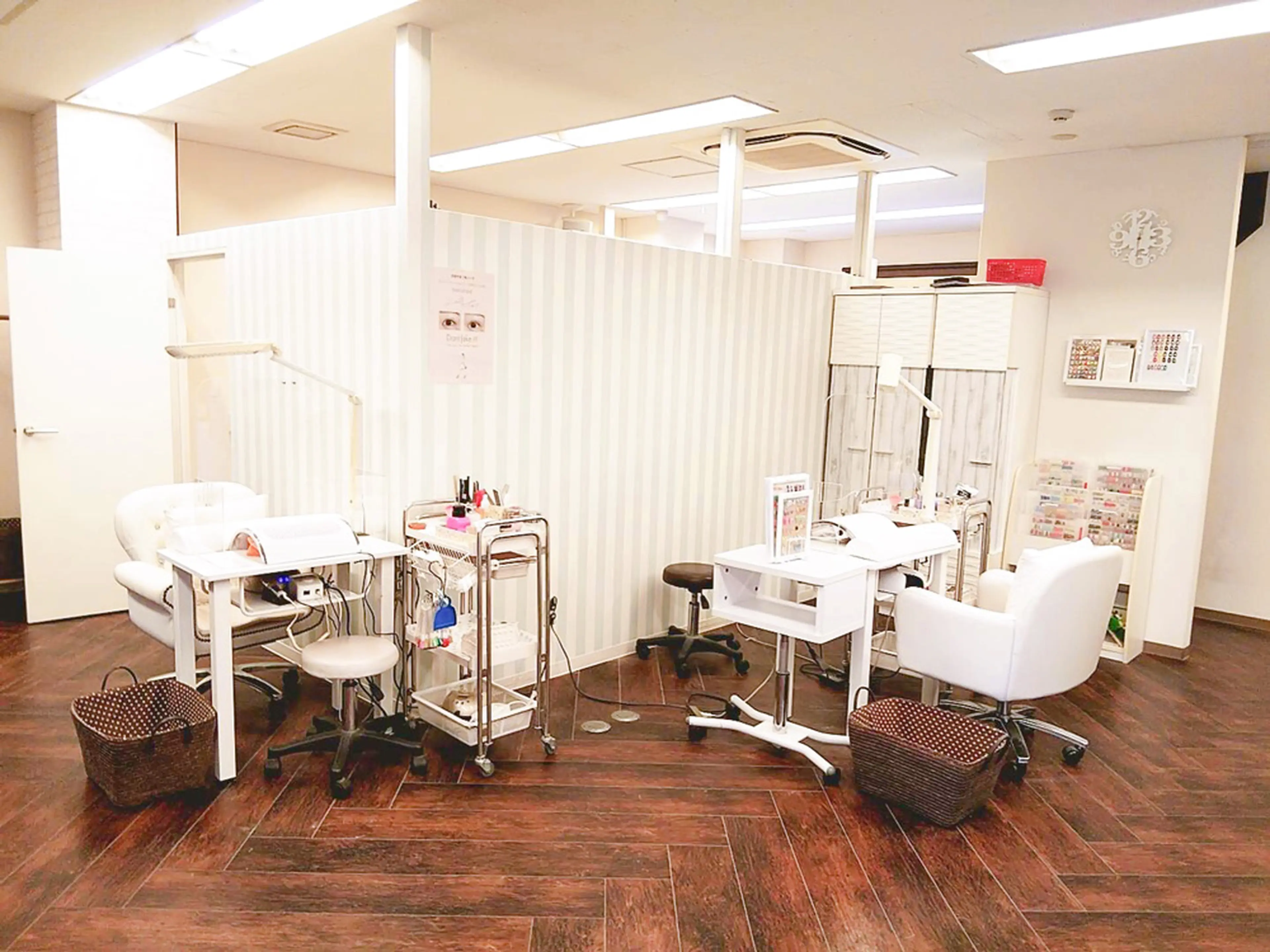 total beauty salon DOLLSの内観・外観2