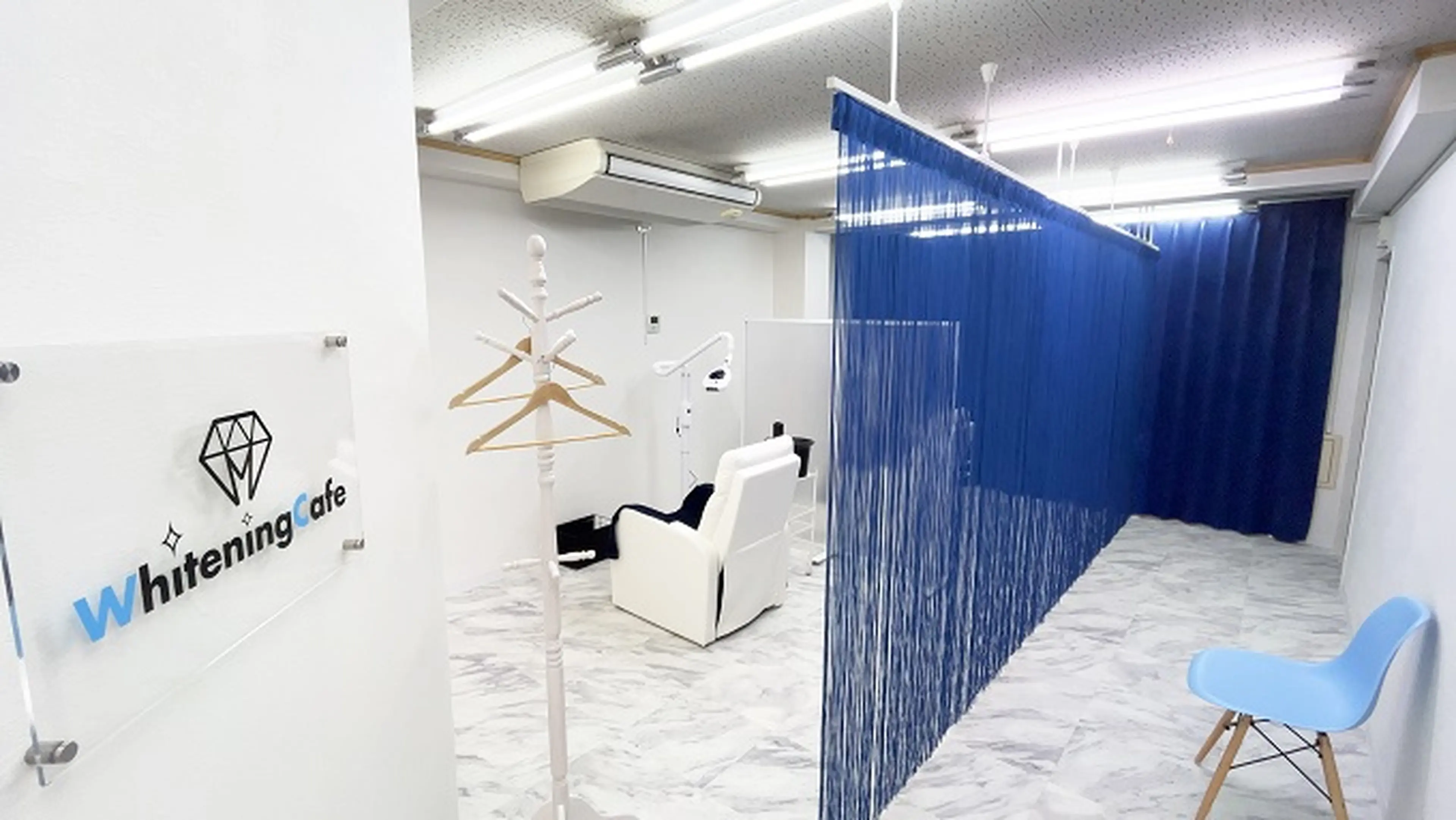 ホワイトニングカフェ志木店の内観・外観1