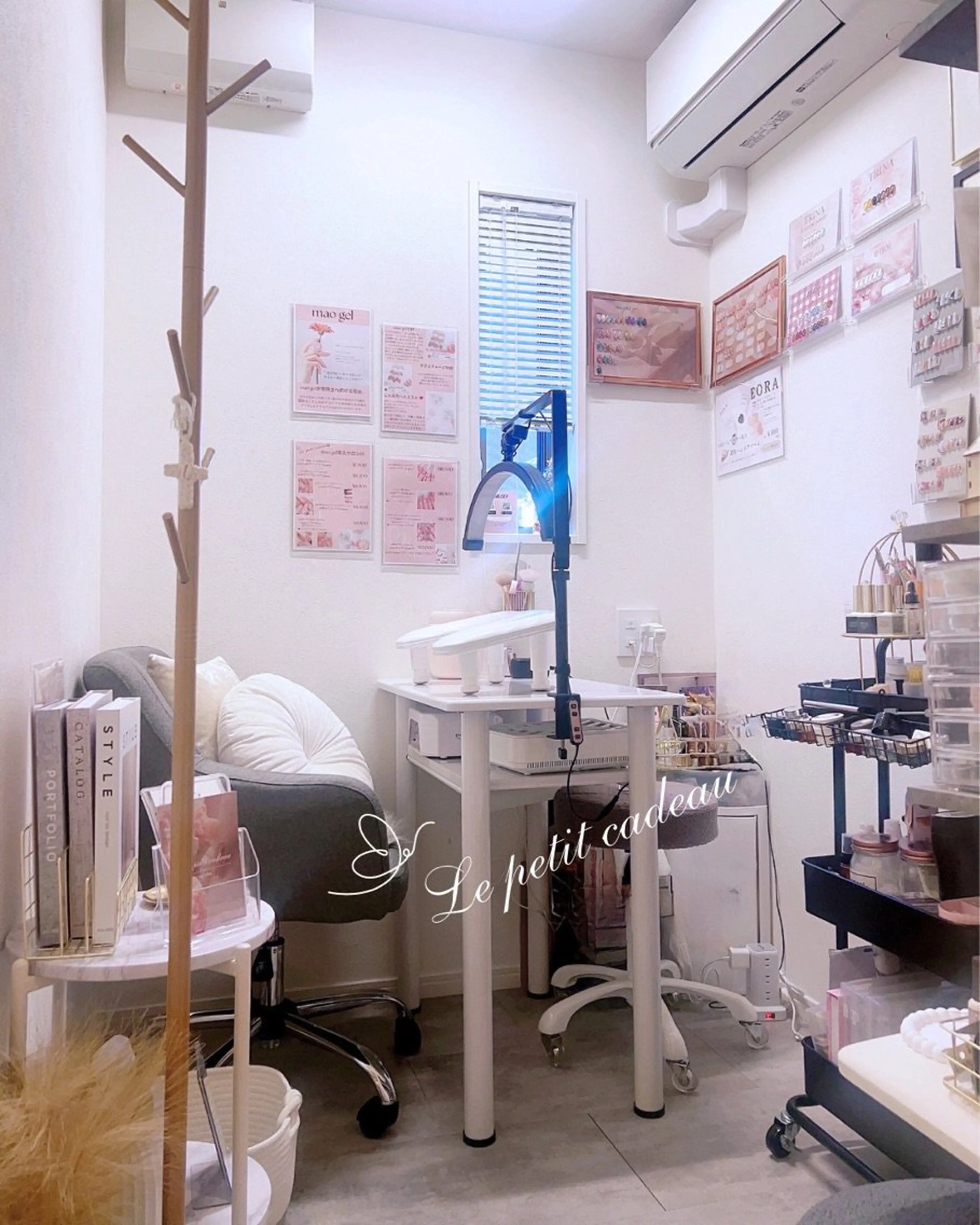 𝑁𝑎𝑖𝑙 𝑆𝑎𝑙𝑜𝑛  𝐿𝑒 𝑝𝑒𝑡𝑖𝑡 𝑐𝑎𝑑𝑒𝑎𝑢の内観・外観1