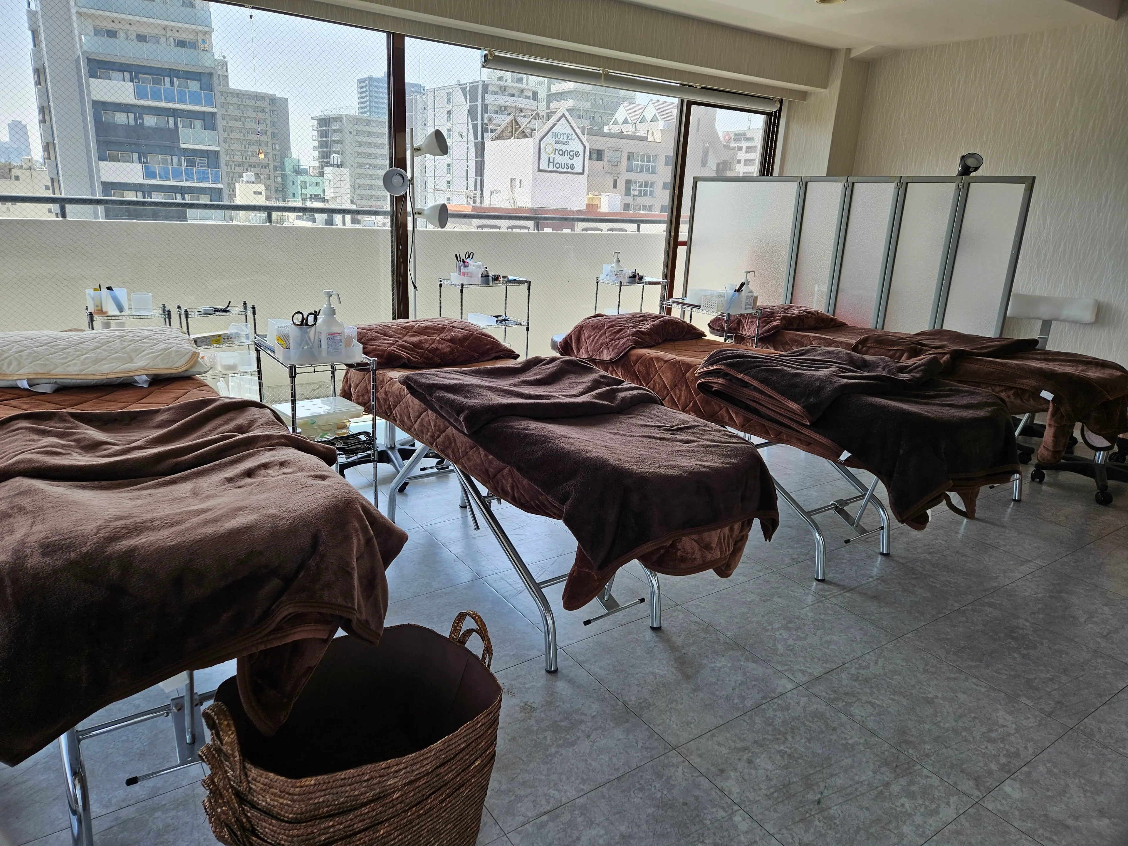 ヘアエクステ&アイラッシュサロンWellsの内観・外観1