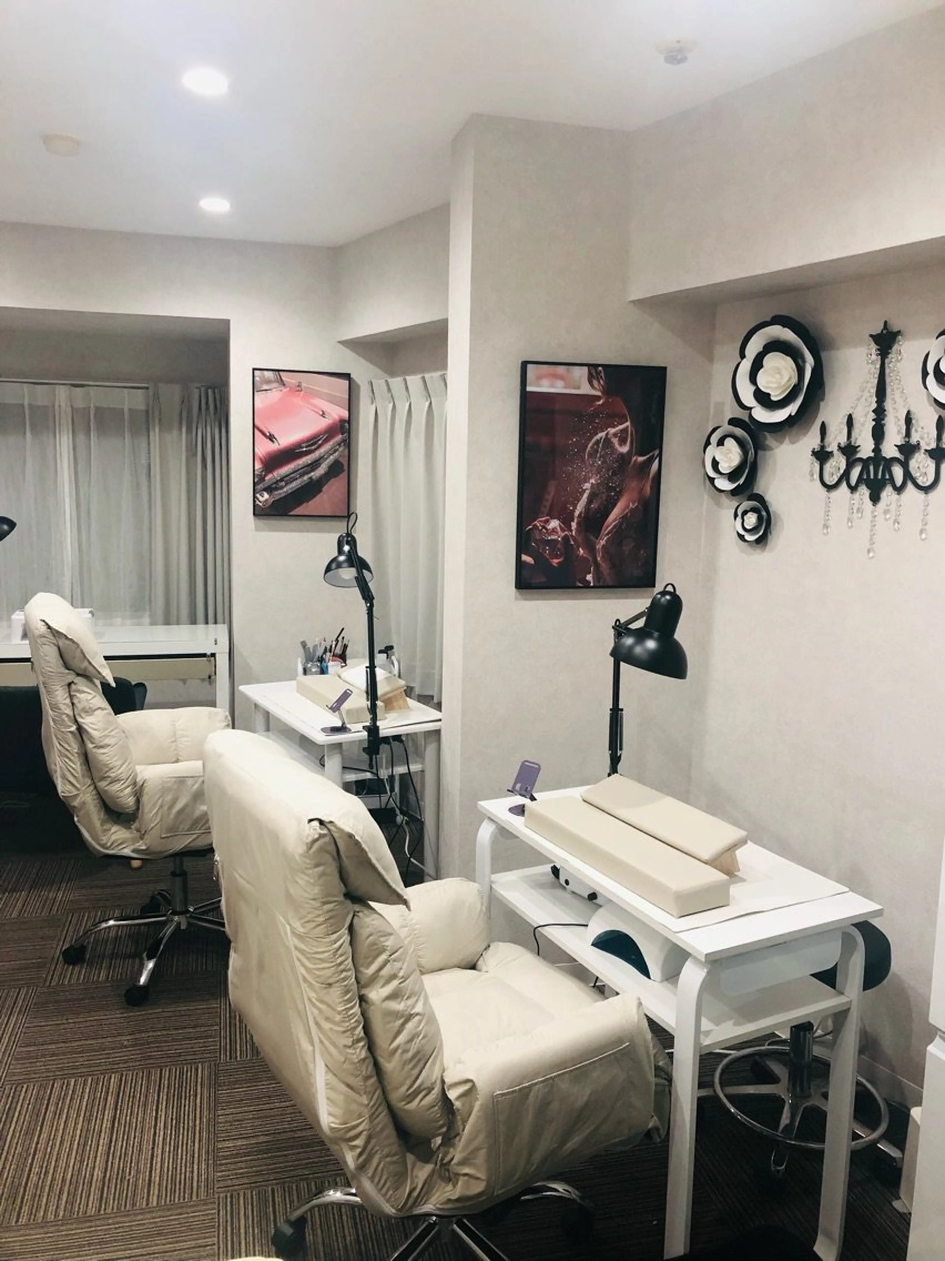 Lacherie  nailの内観・外観1