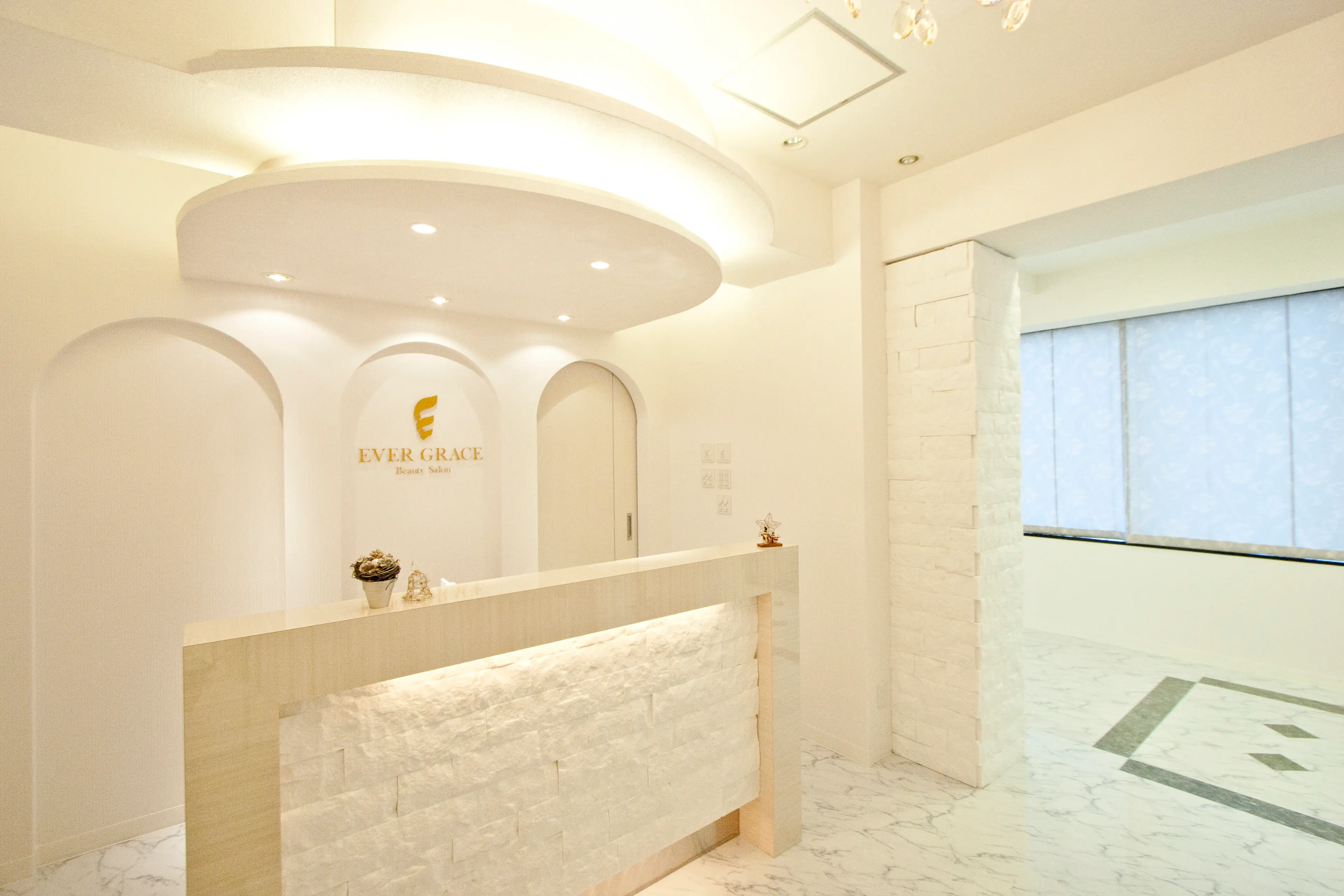 エヴァーグレース南越谷店の内観・外観2