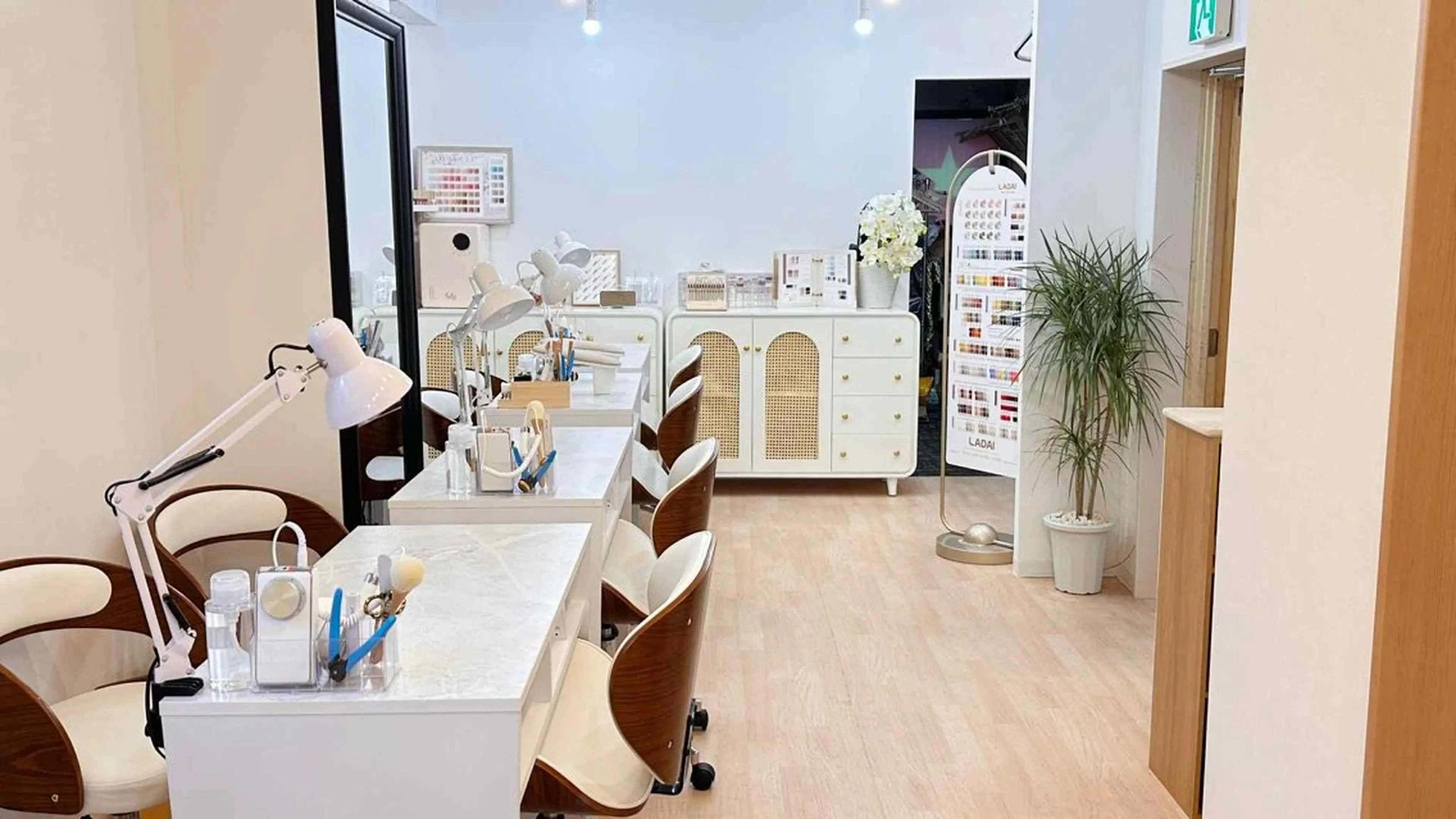 She. Nail Salonの内観・外観2