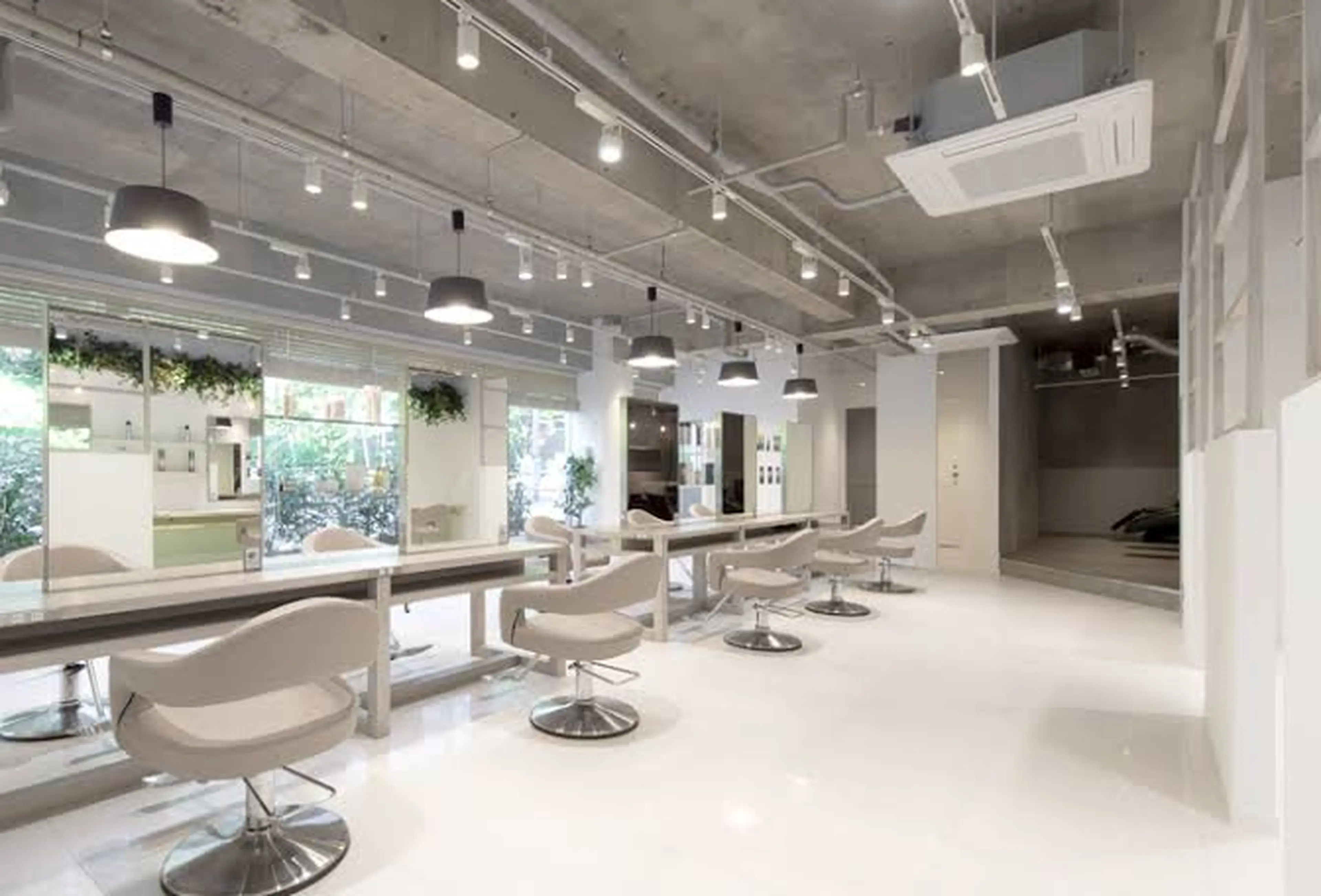 EARTH東戸塚店の内観・外観2