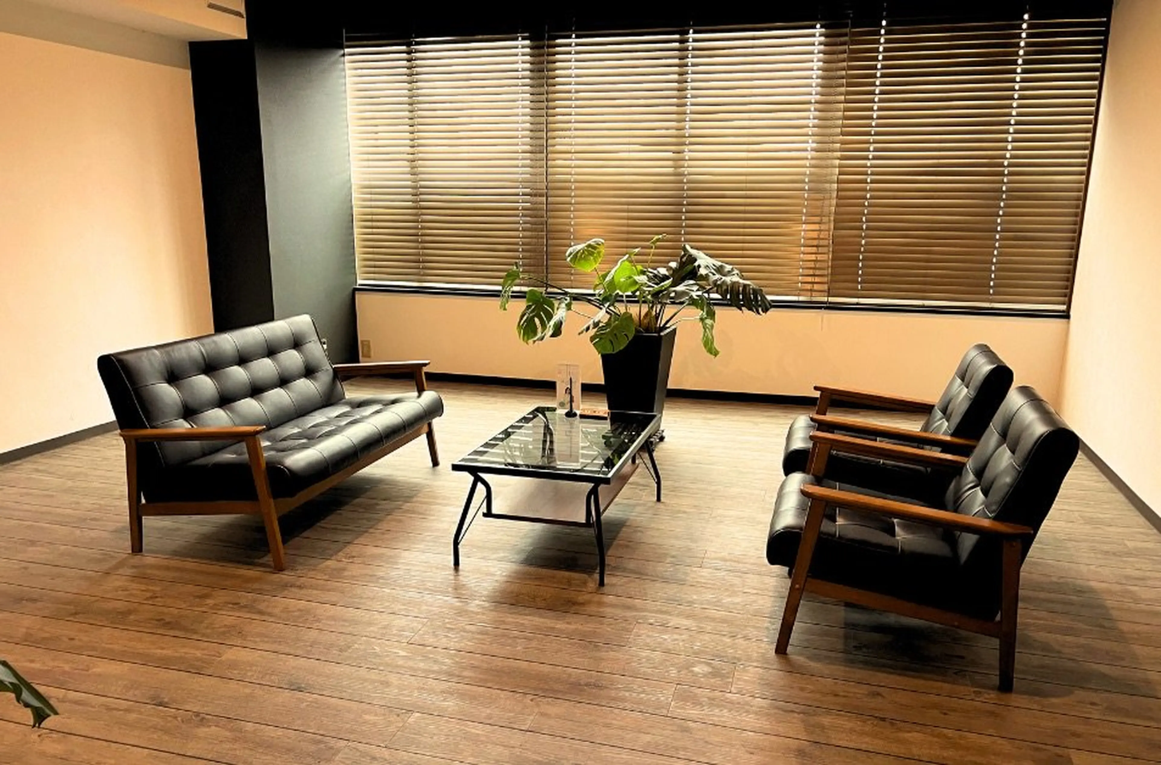 メンズ脱毛LUSSO ROSSO (ルッソロッソ)の内観・外観1