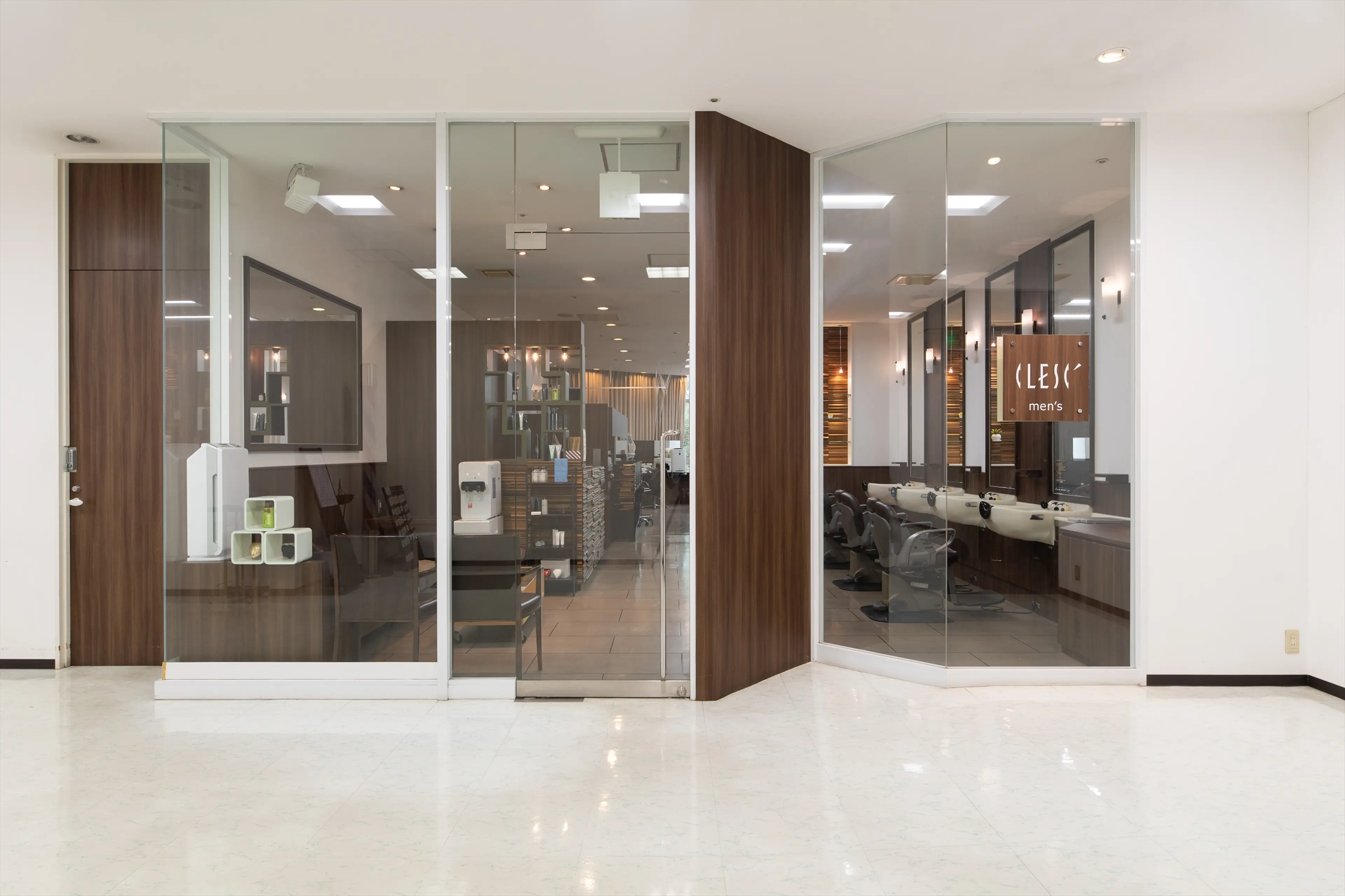 クレス 武蔵浦和店 理容室の内観・外観2