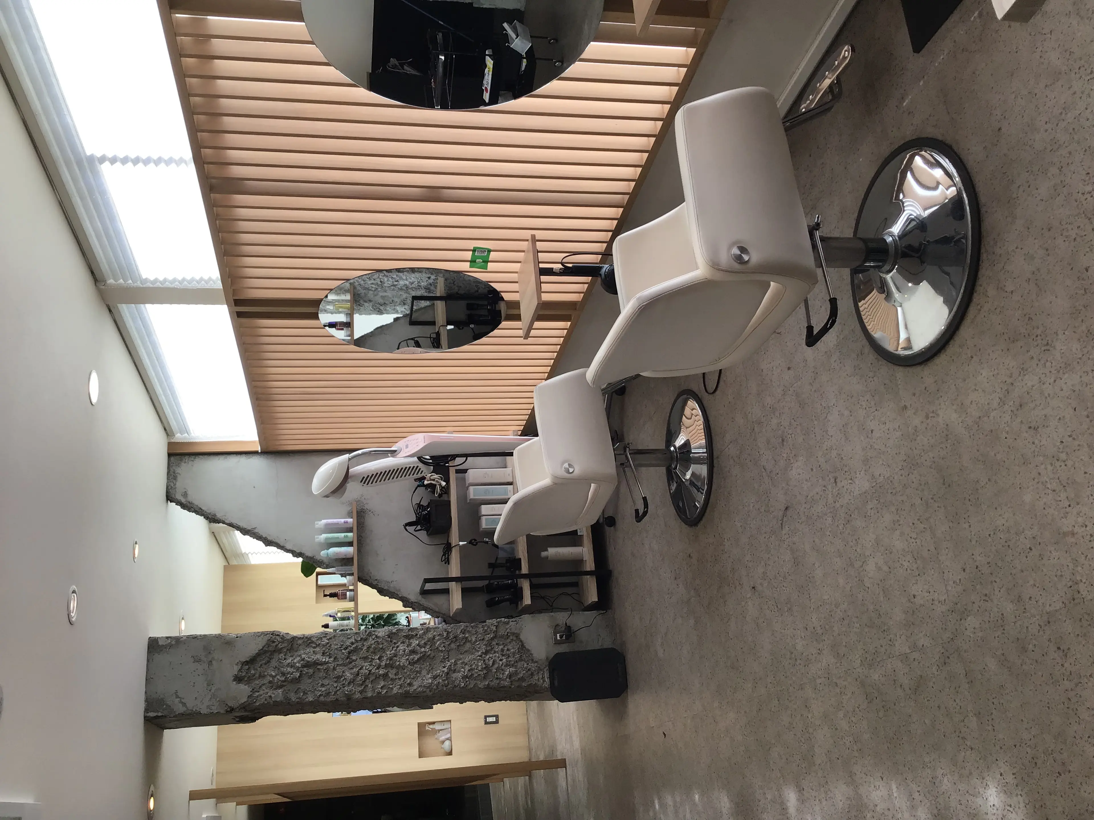 互感金沢駅東口店の内観・外観2