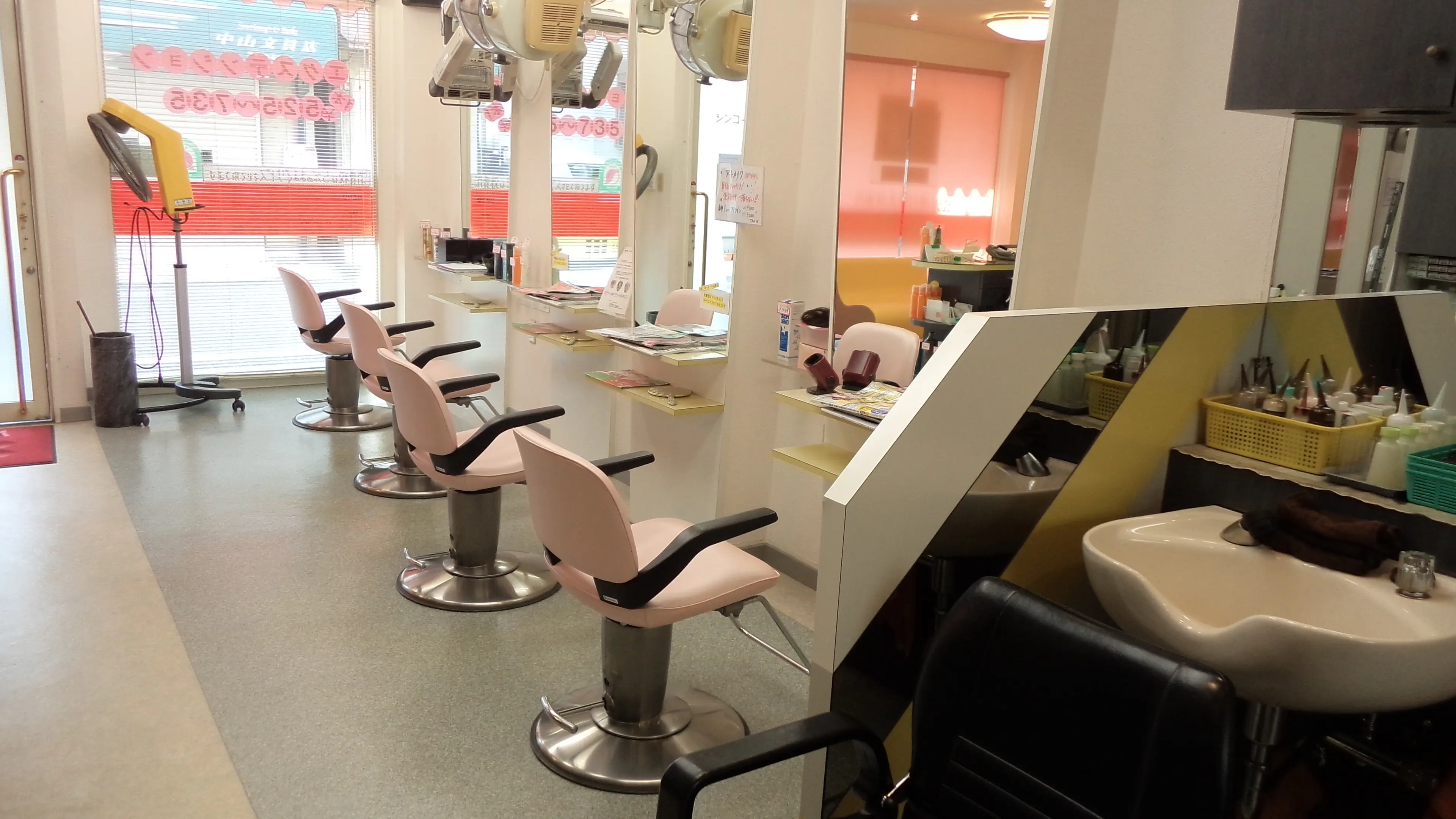 シンコー美容室の内観・外観2