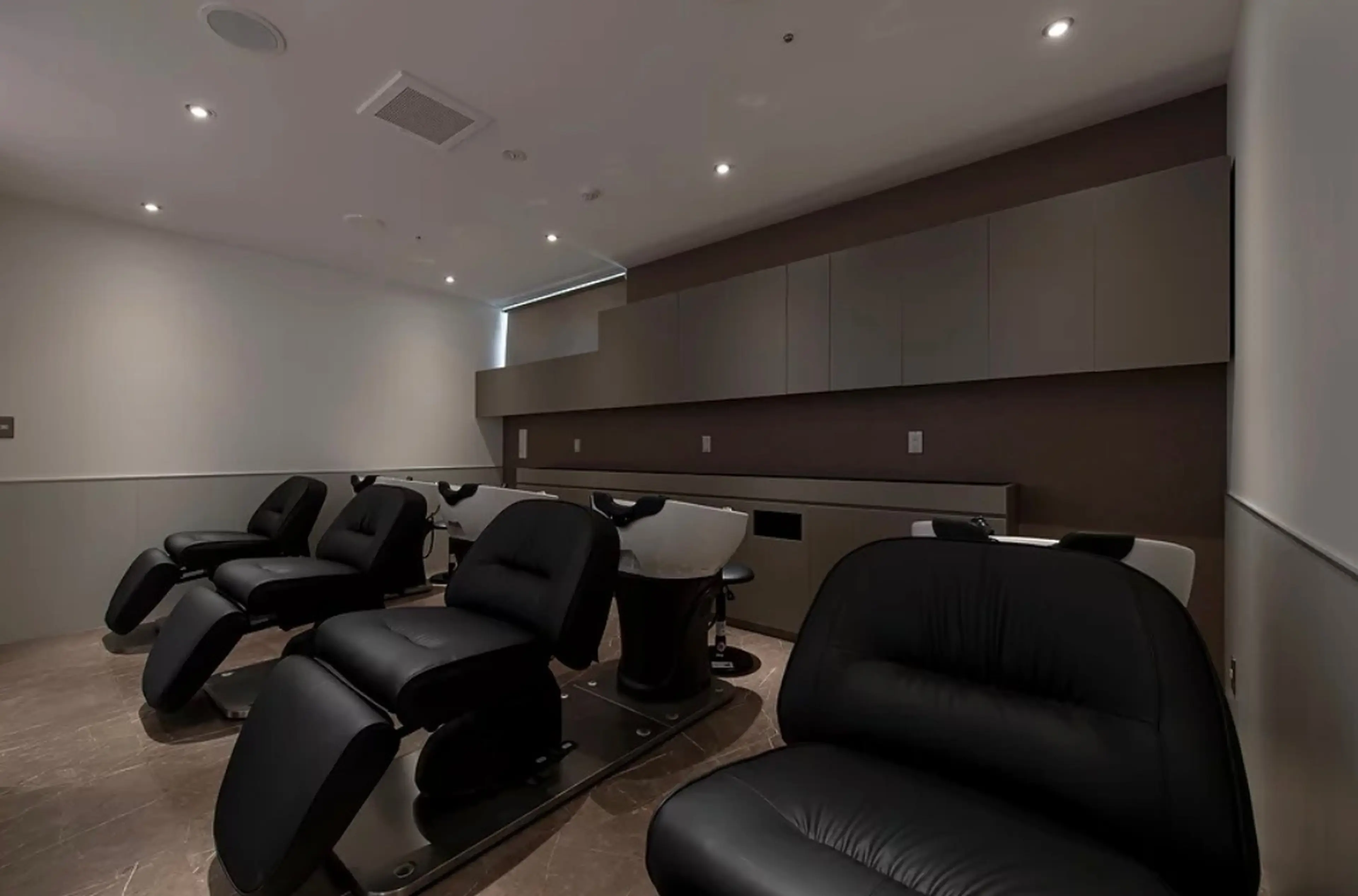 GO TODAY SHAiRE SALON銀座Cras店の内観・外観2