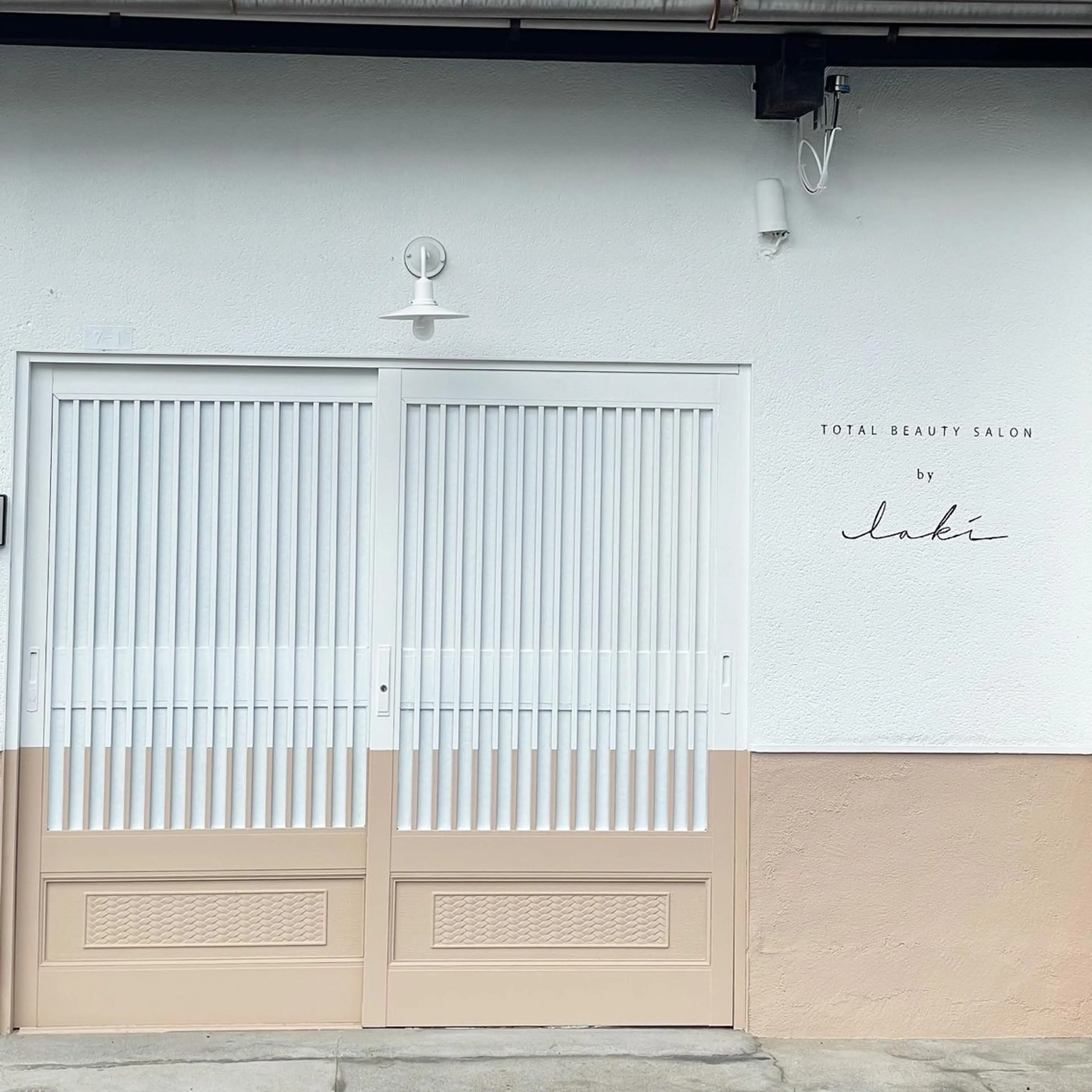 by laki total beauty salonの内観・外観2