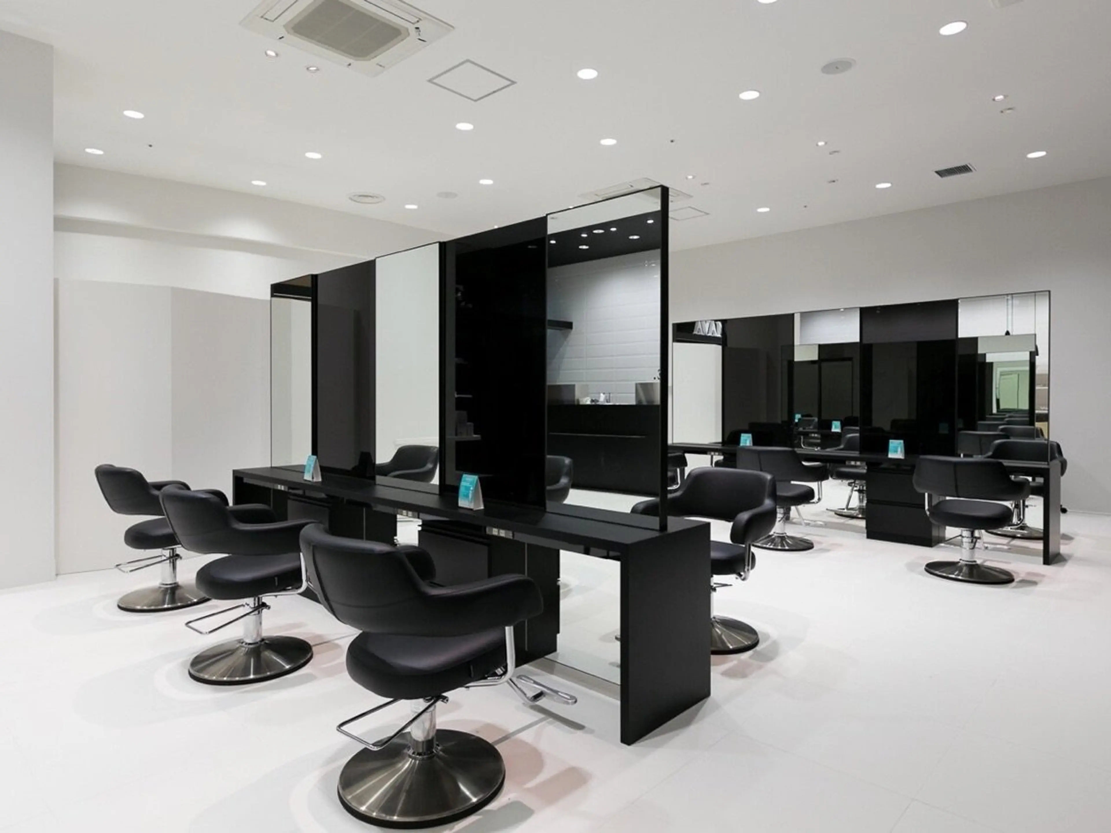 AVANCE.イオンモール和歌山店の内観・外観1