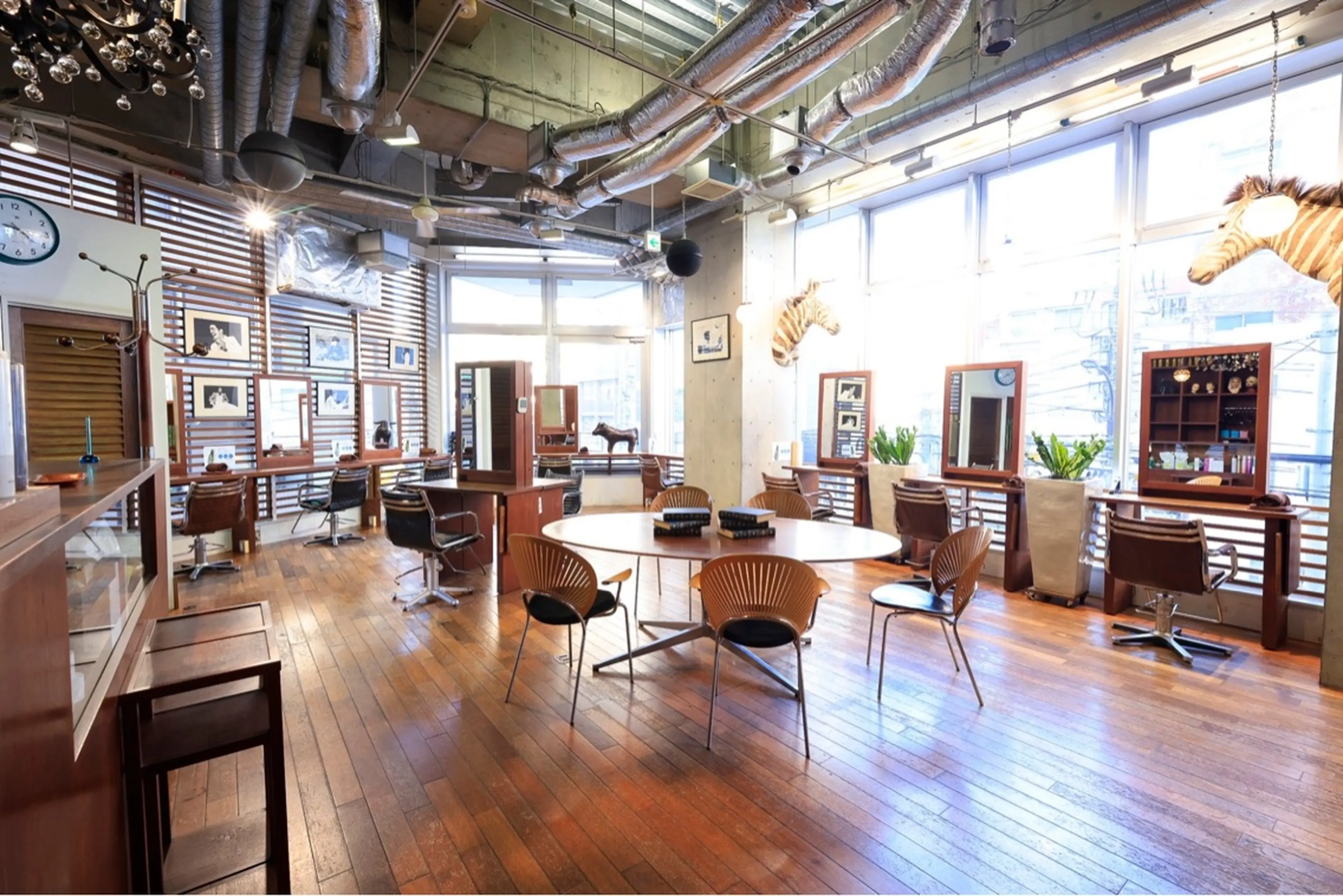 MERONの内観・外観1