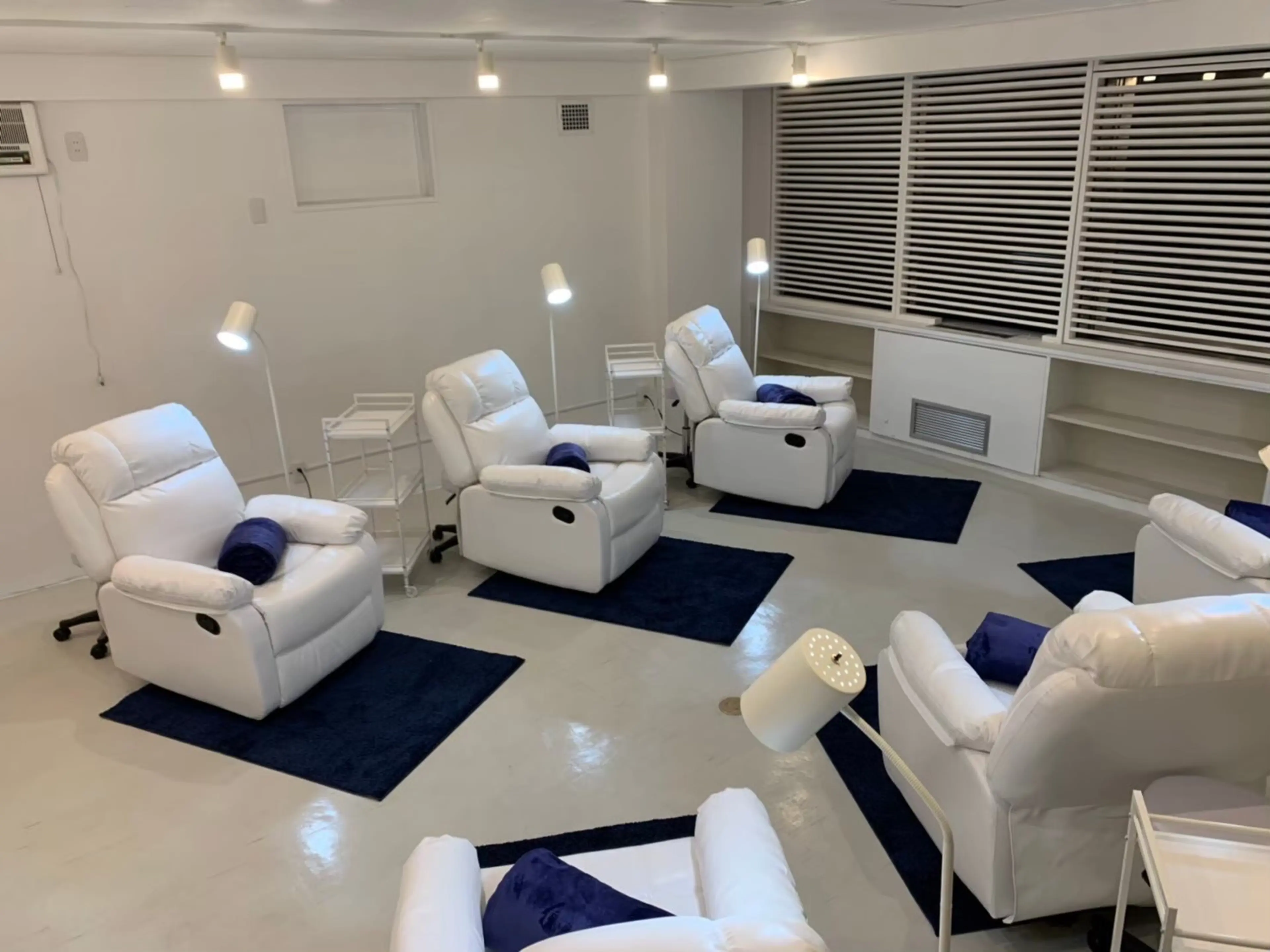 まつげパーマ / パリジェンヌ / 眉毛 / アイブロウ MARIE TERESIA 広島八丁堀の内観・外観2