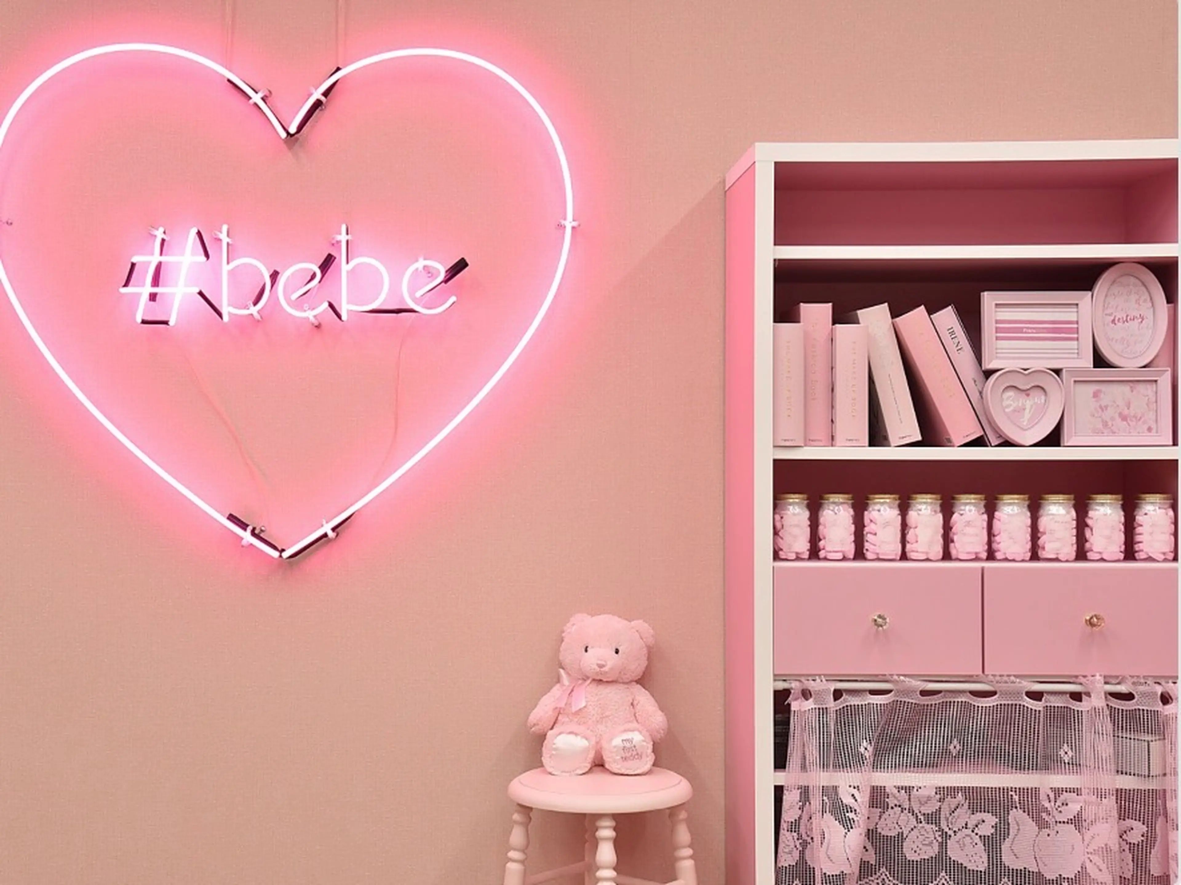 ArisLy横浜駅前店の内観・外観1