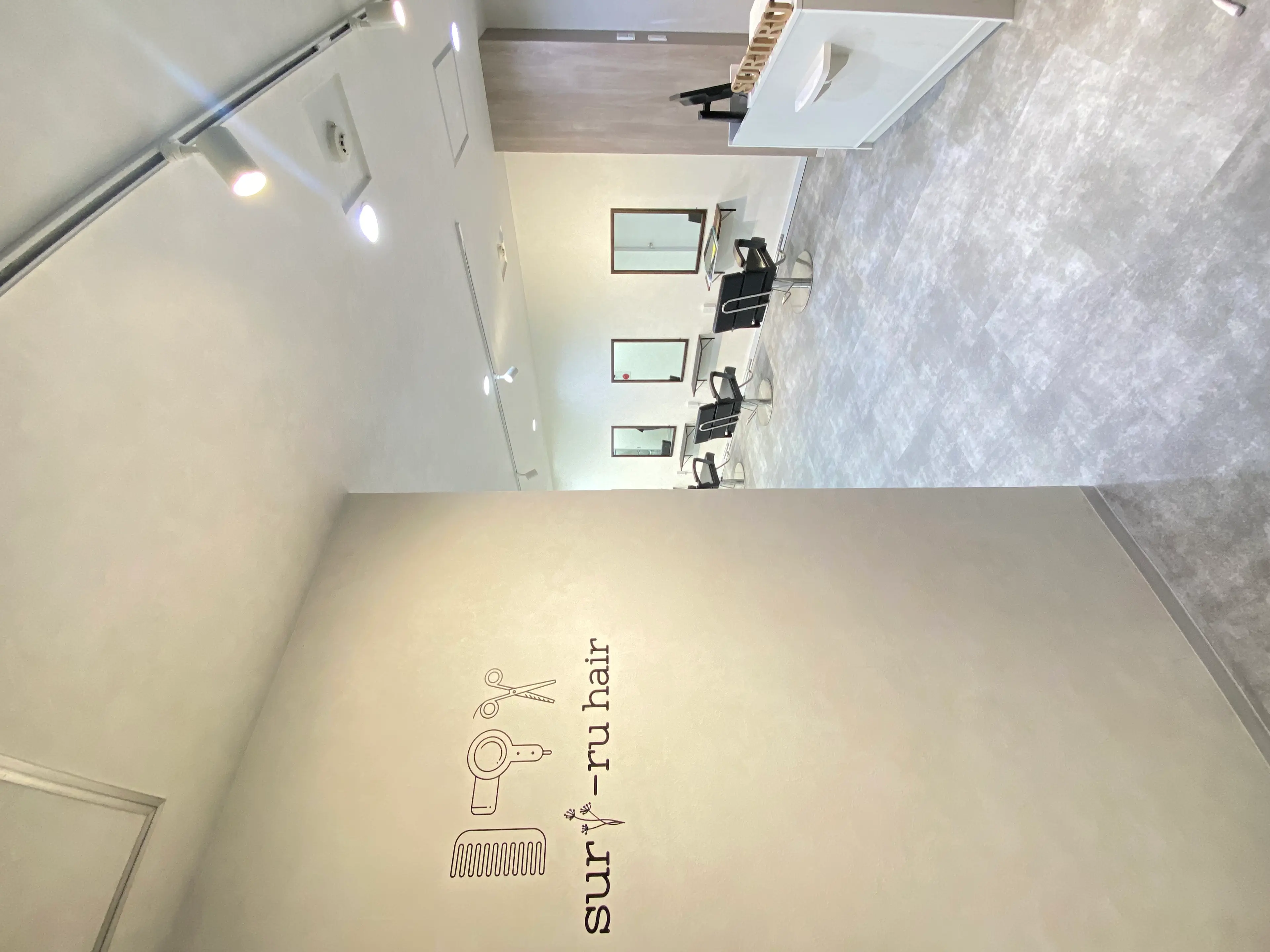 suri-ru hair 鹿児島天文館店の内観・外観1