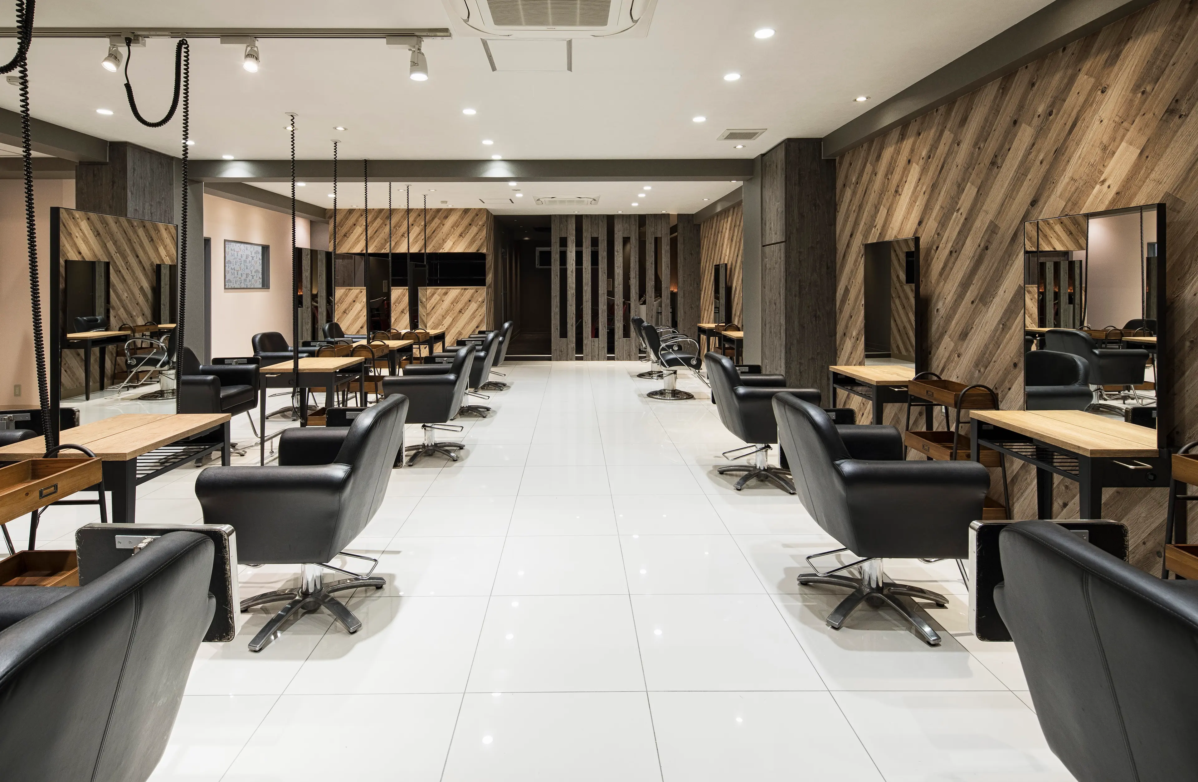 PROGRESS 小手指の内観・外観1