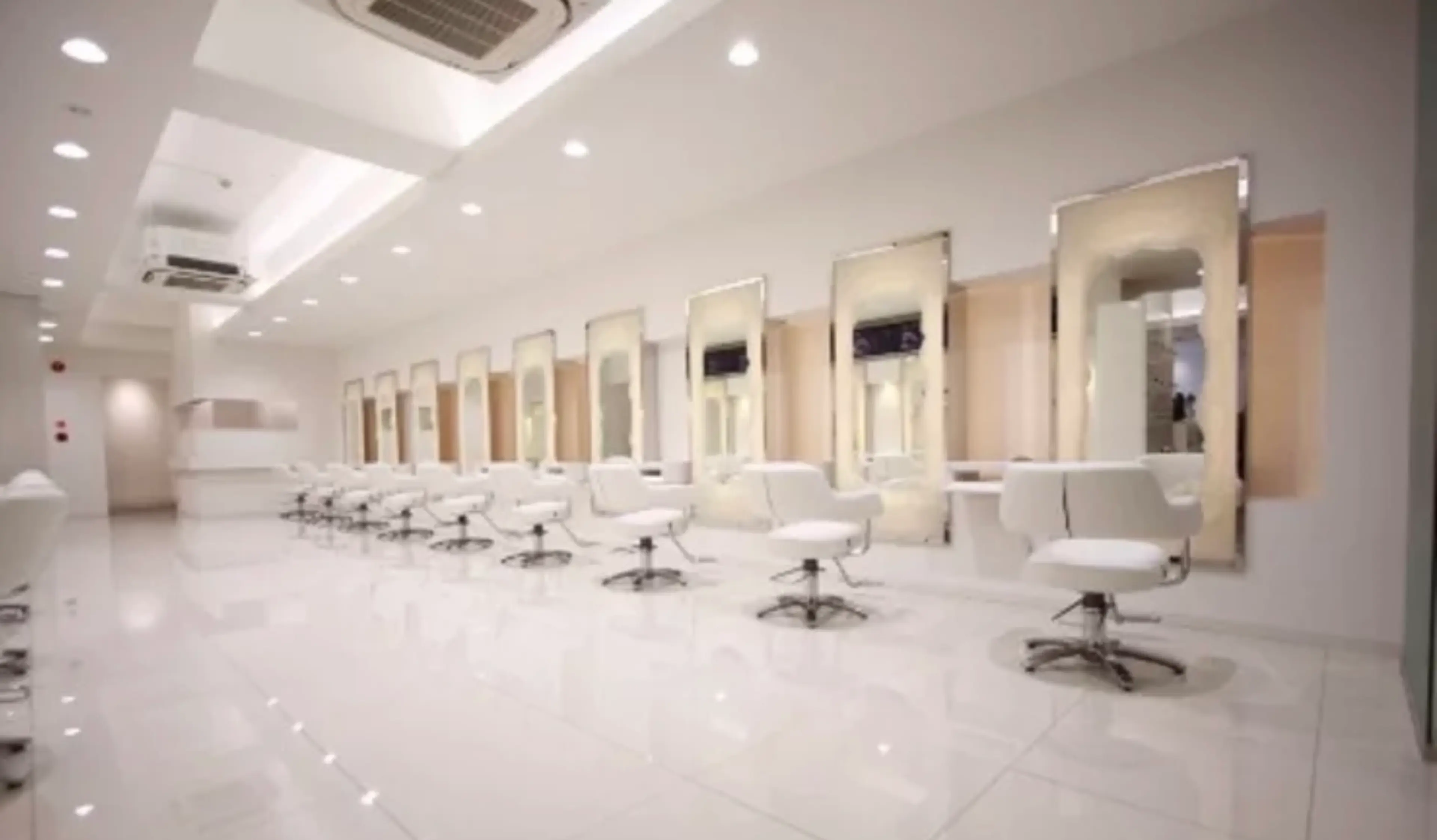 ＮＹＮＹ伏見桃山店の内観・外観2