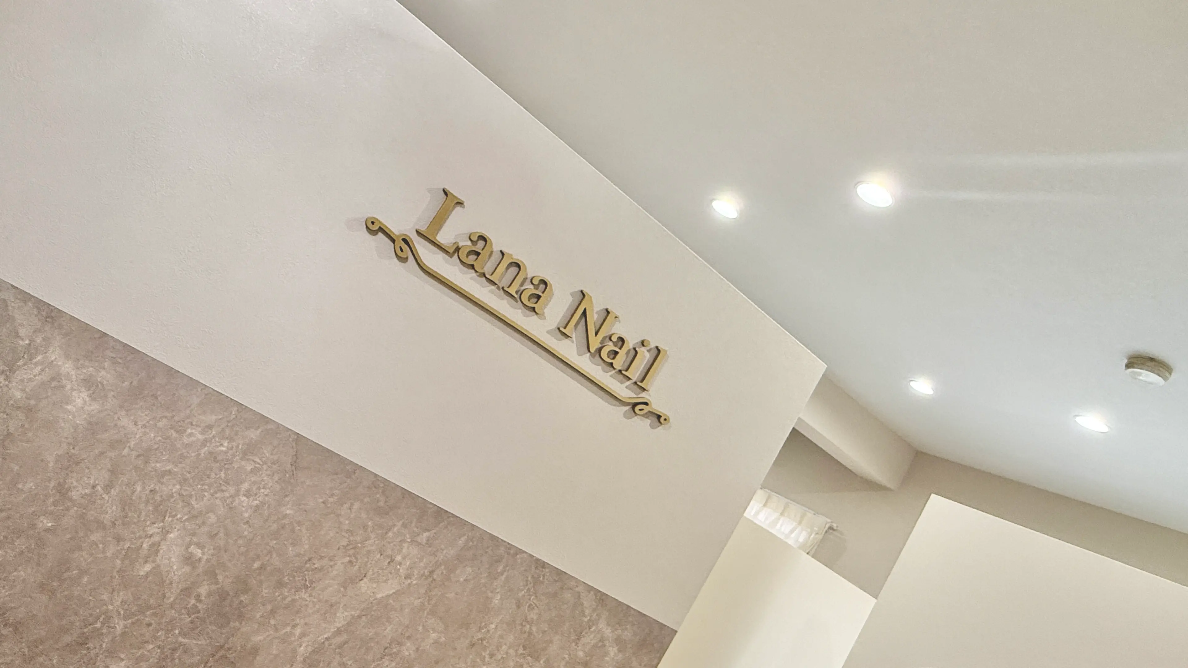 Lana Nailの内観・外観1