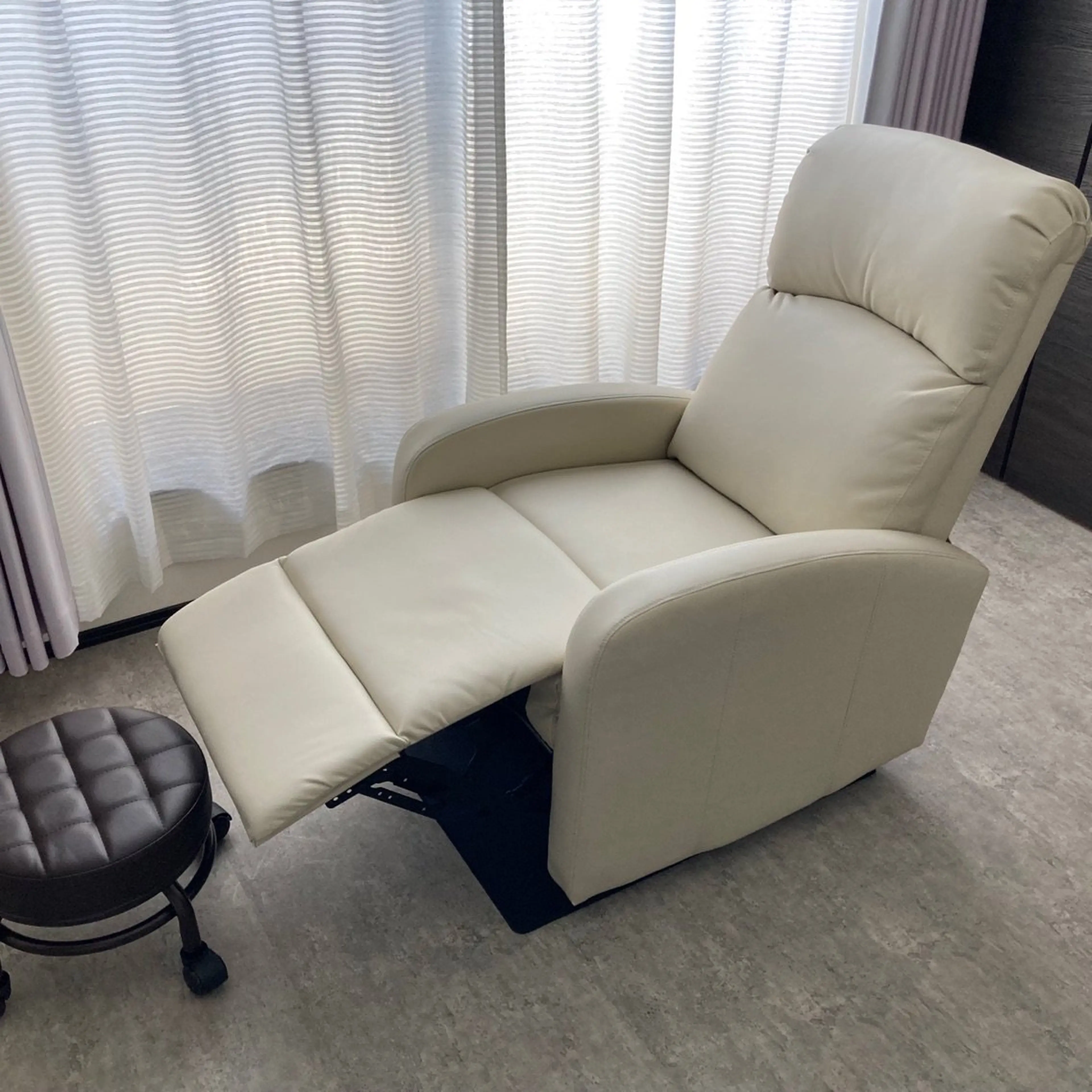 tomii-hii-nailの内観・外観2