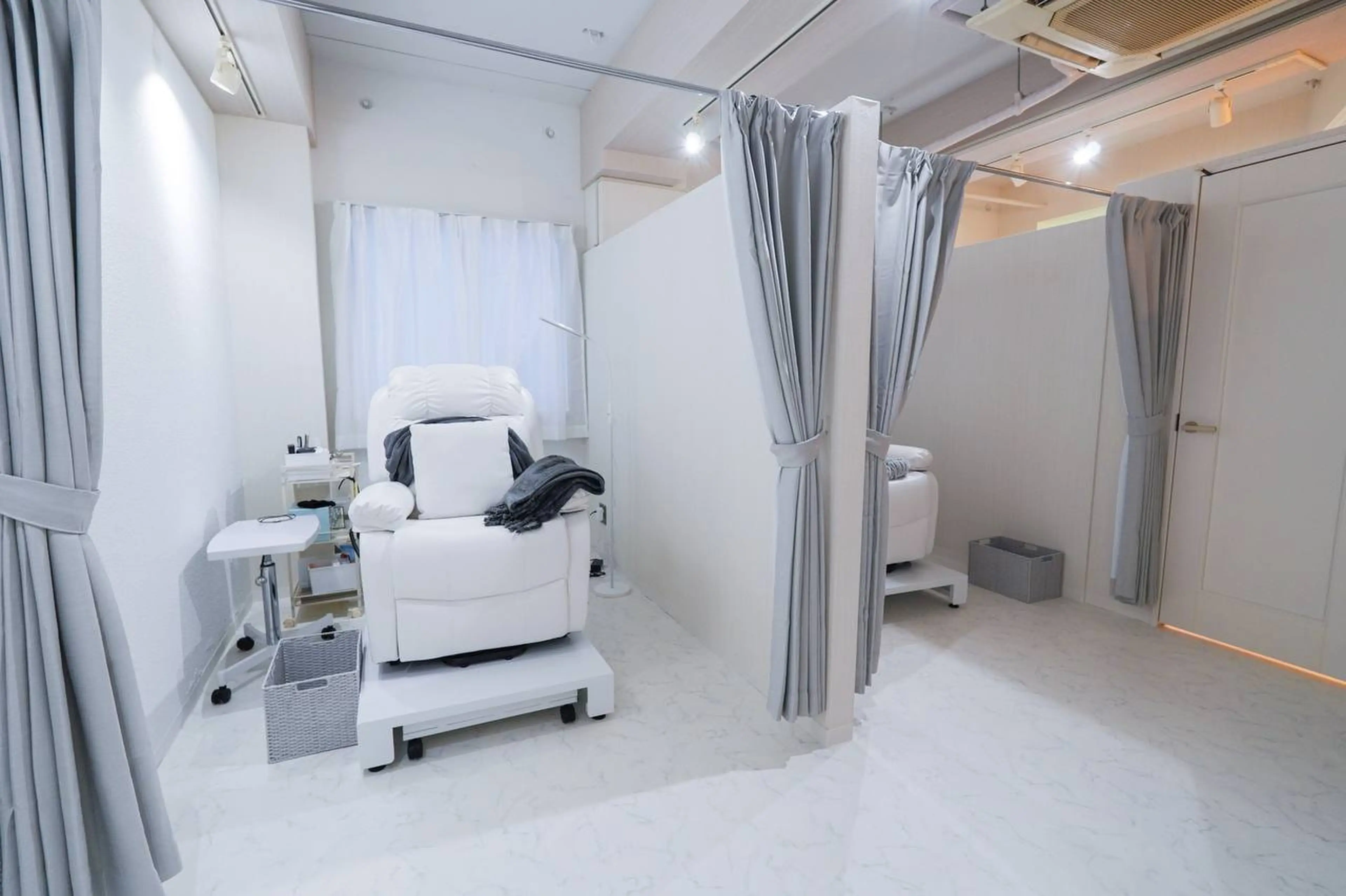 MIRUS EyeBeauty&Nail上大岡駅前店の内観・外観2