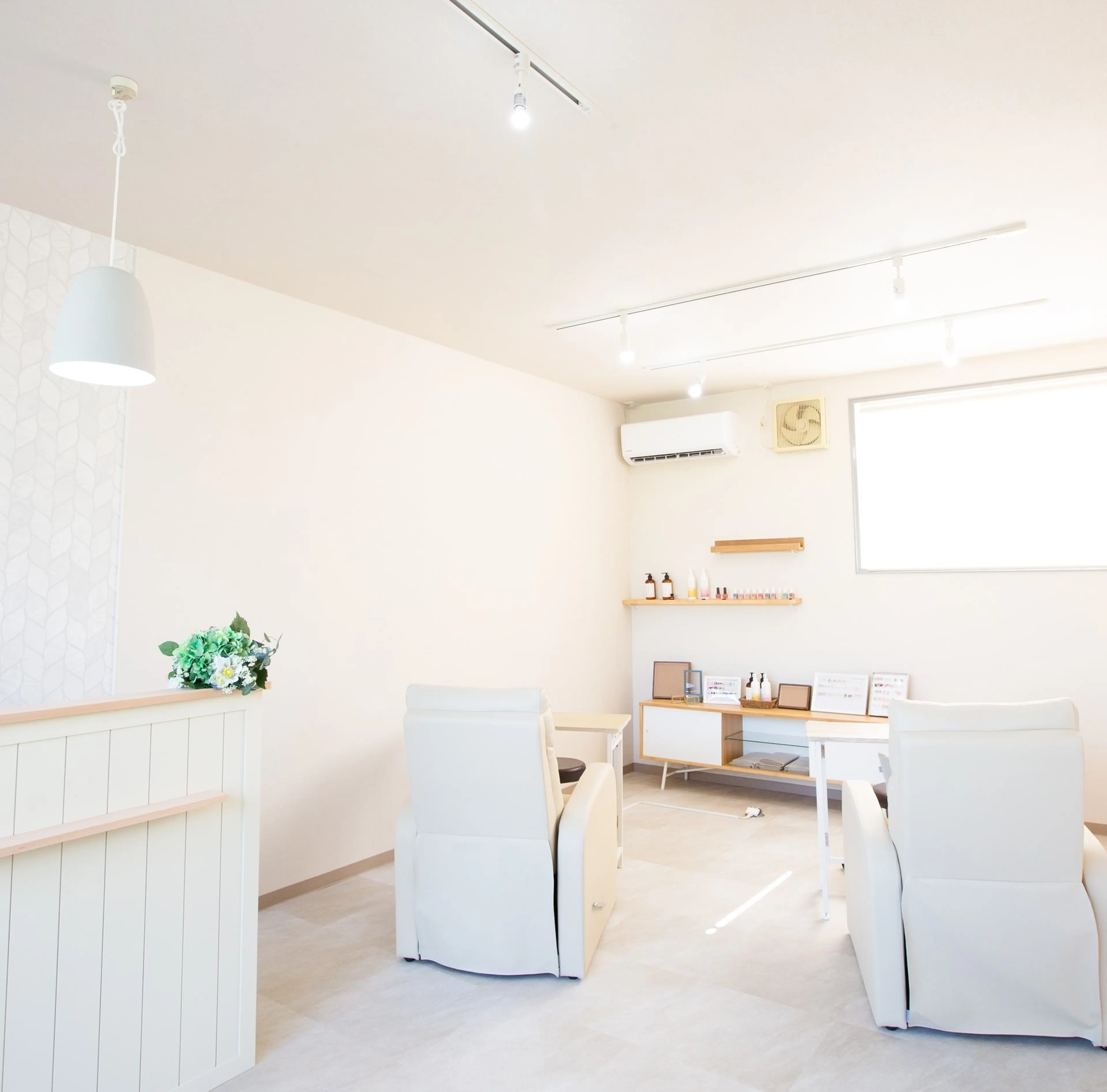 maninail 高の原店の内観・外観1