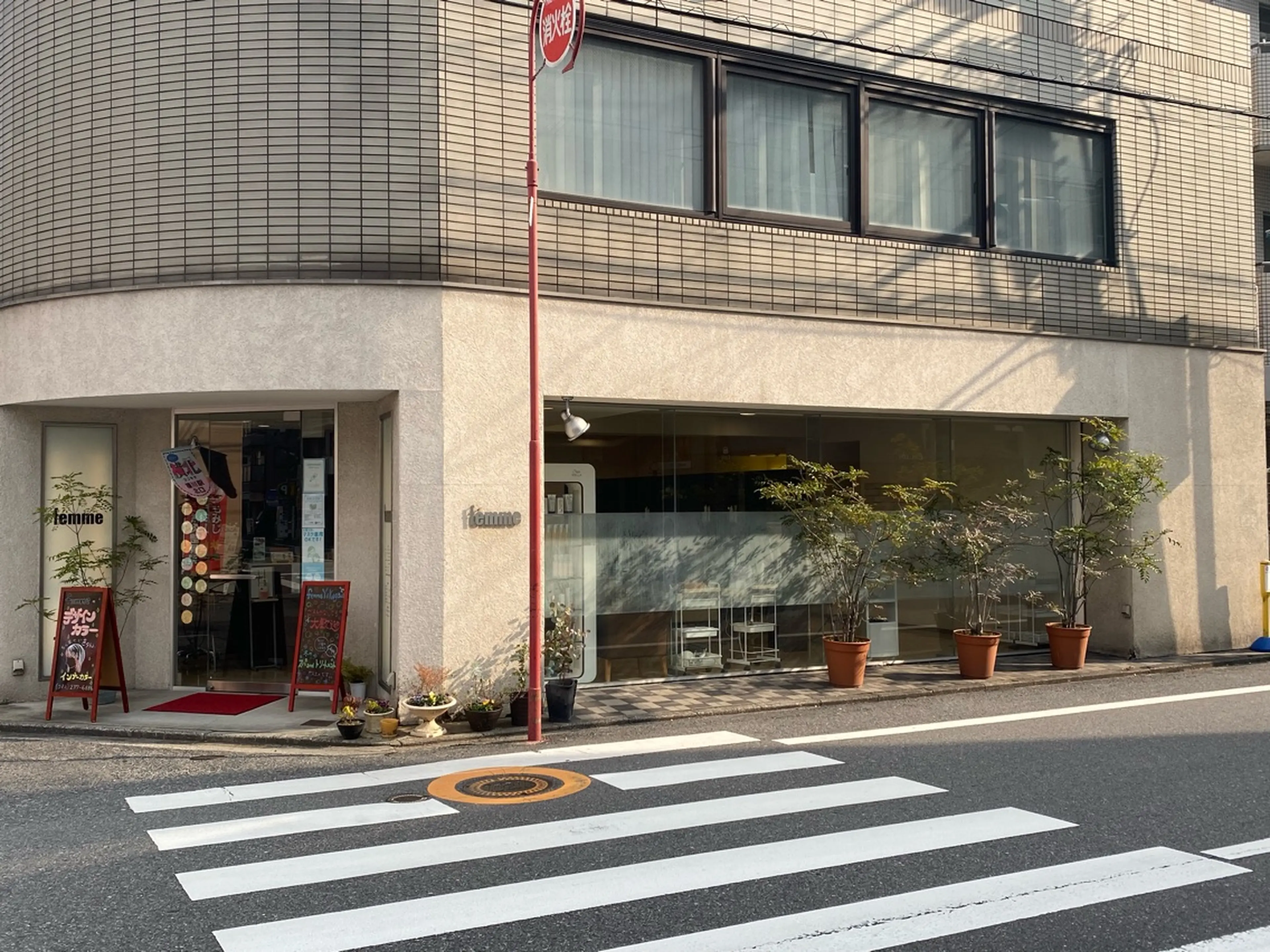 ファム横川店の内観・外観2