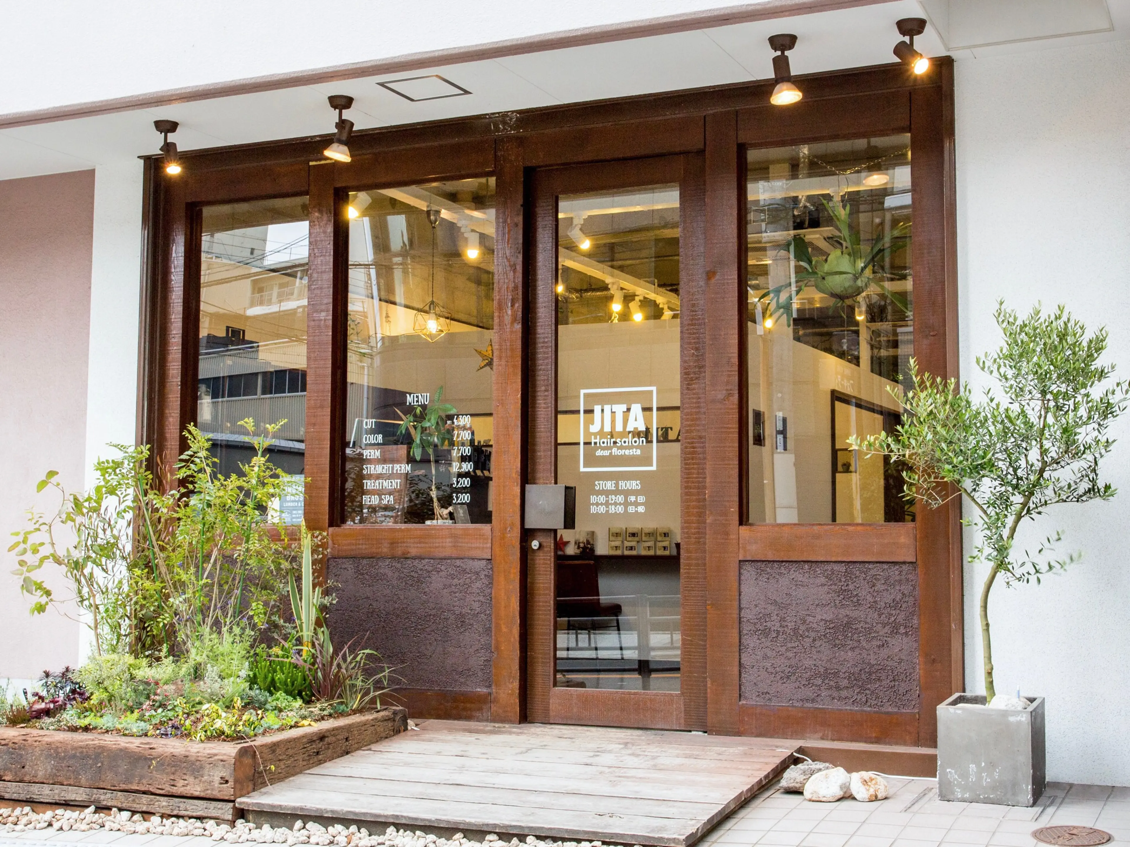 JITAの内観・外観2