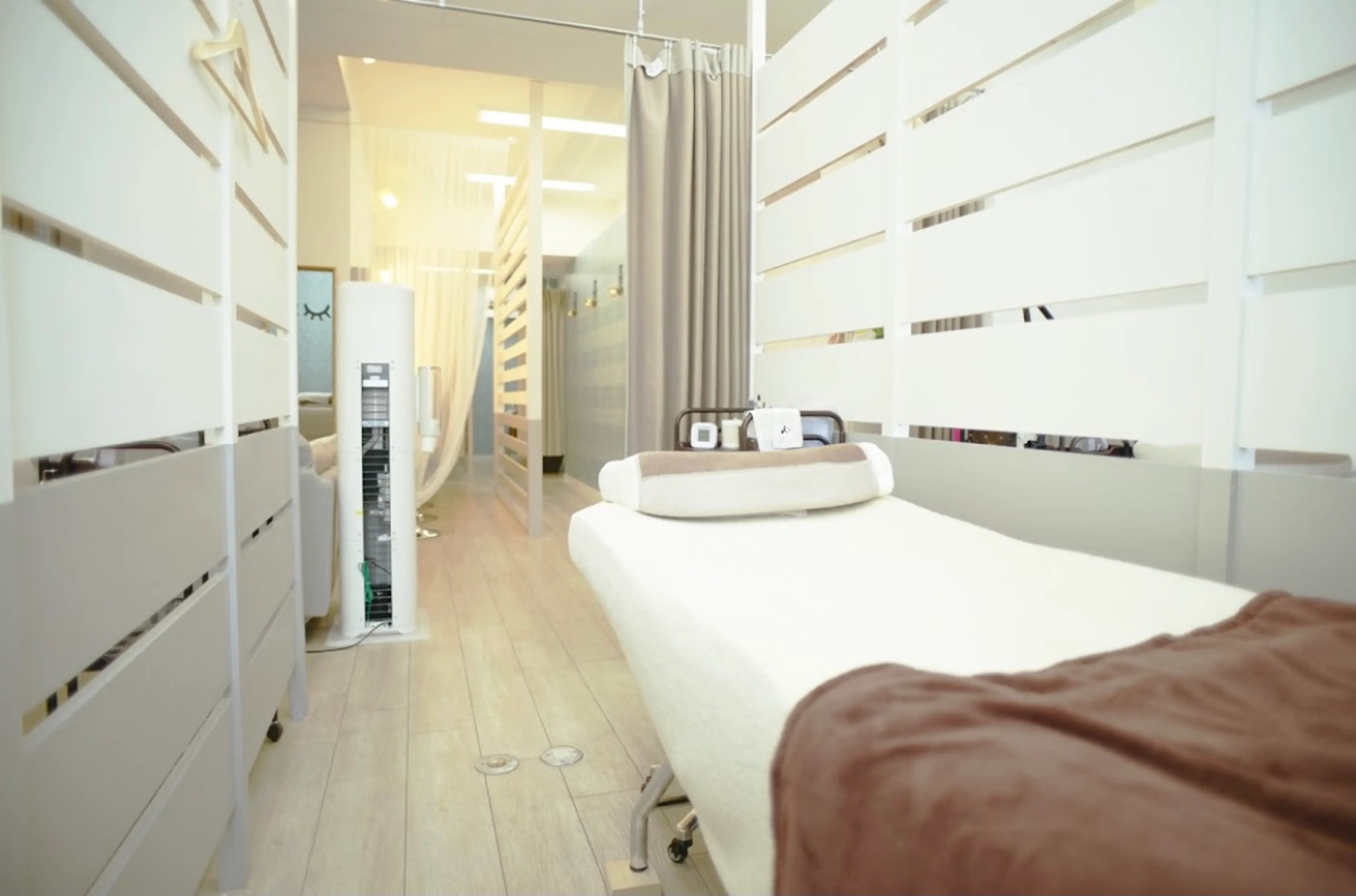 ミントラッシュラフィーネ那覇新都心店の内観・外観1