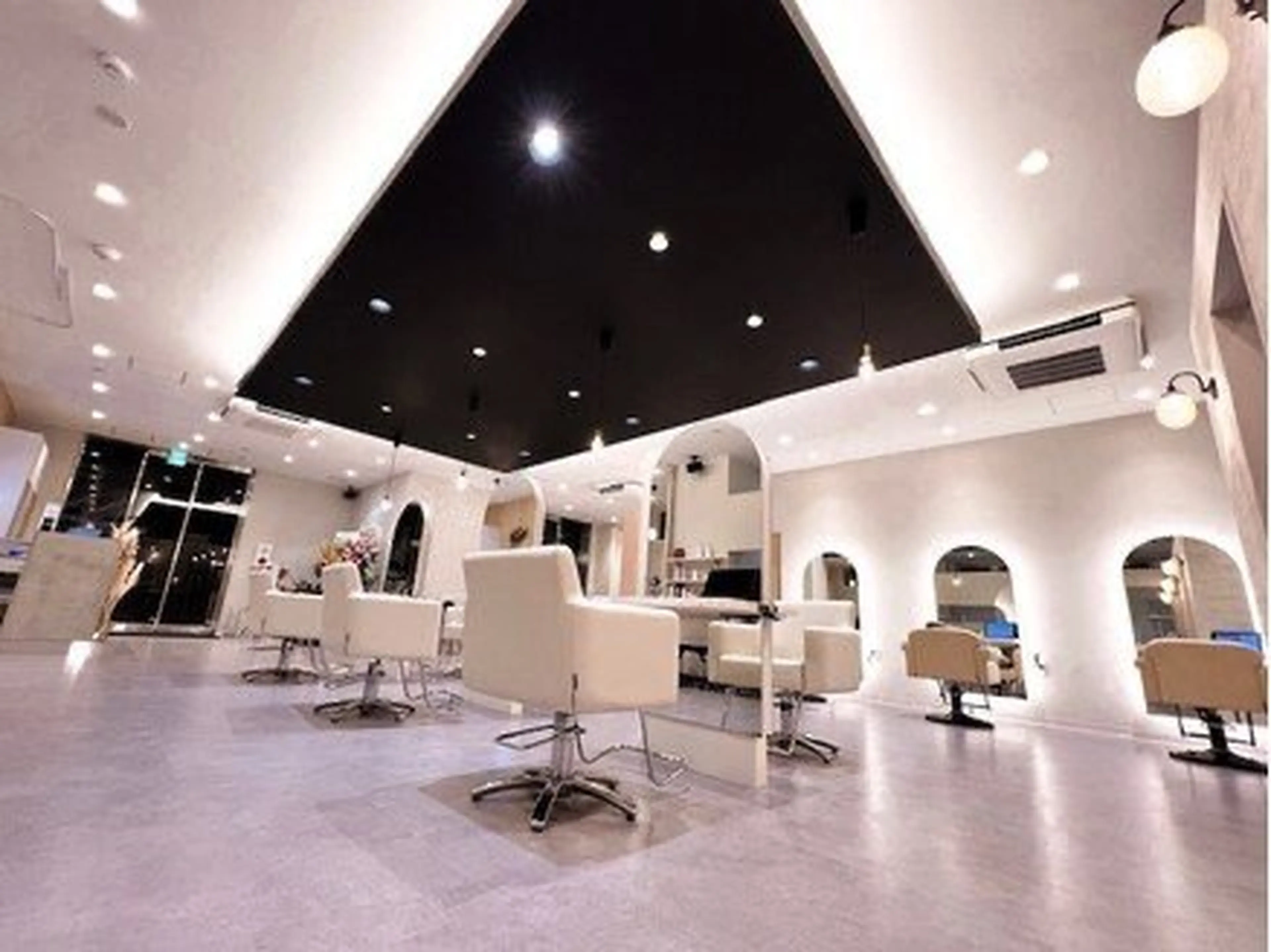 ヴィサージュ　タイム（VISAGE thyme)の内観・外観2