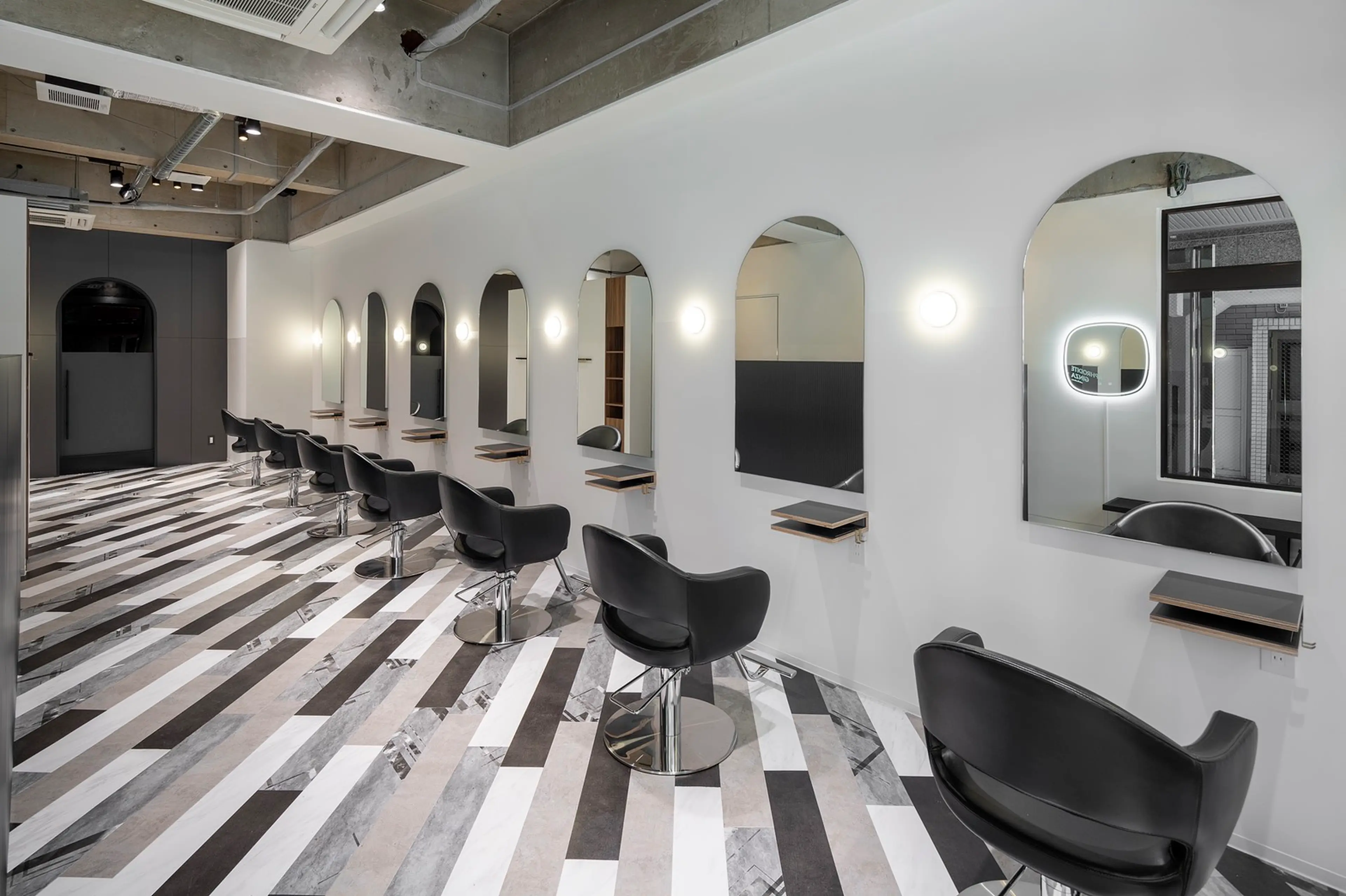 APHRODITE GINZA 秋葉原店の内観・外観1