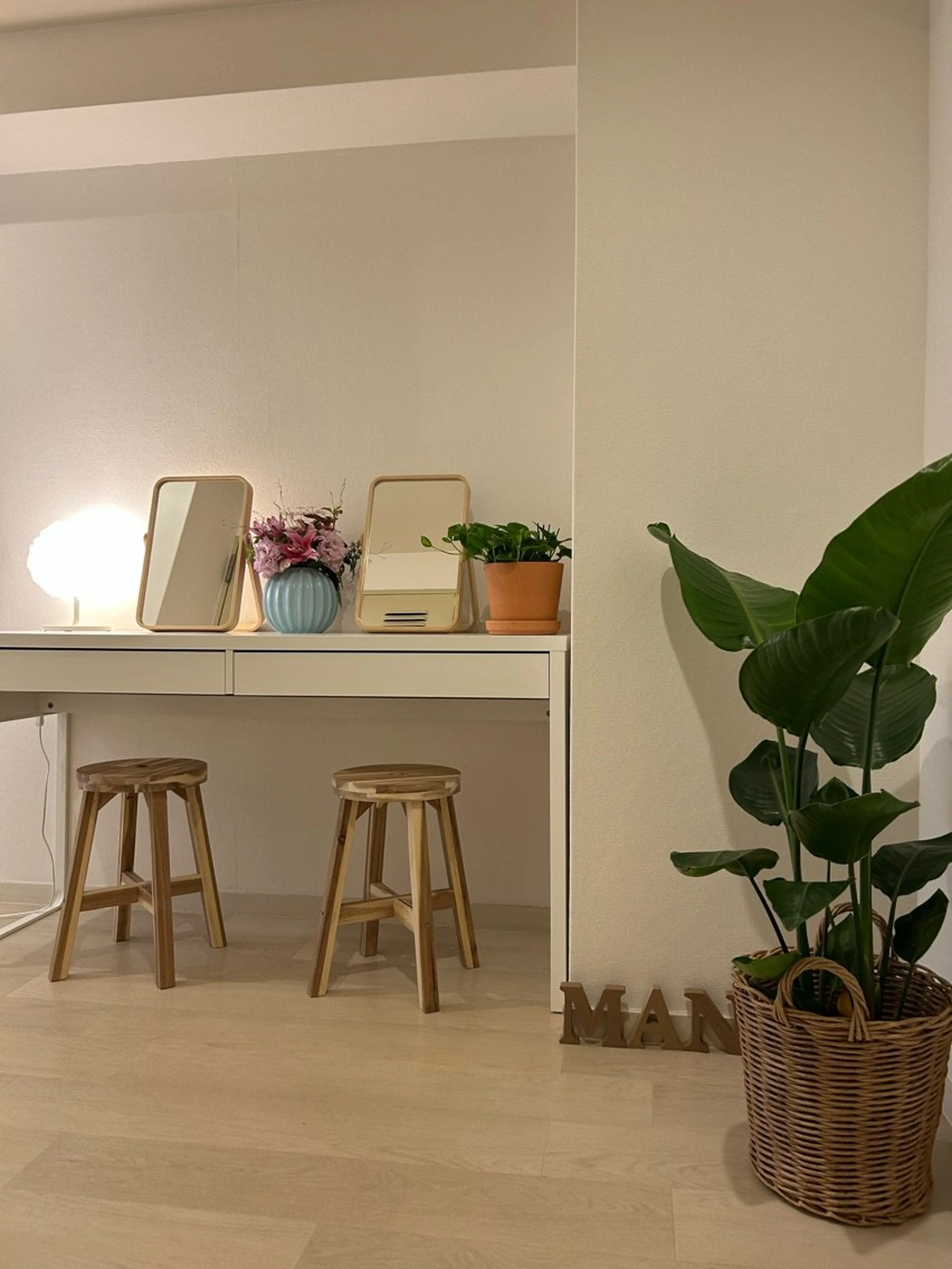 mana東梅田店の内観・外観1