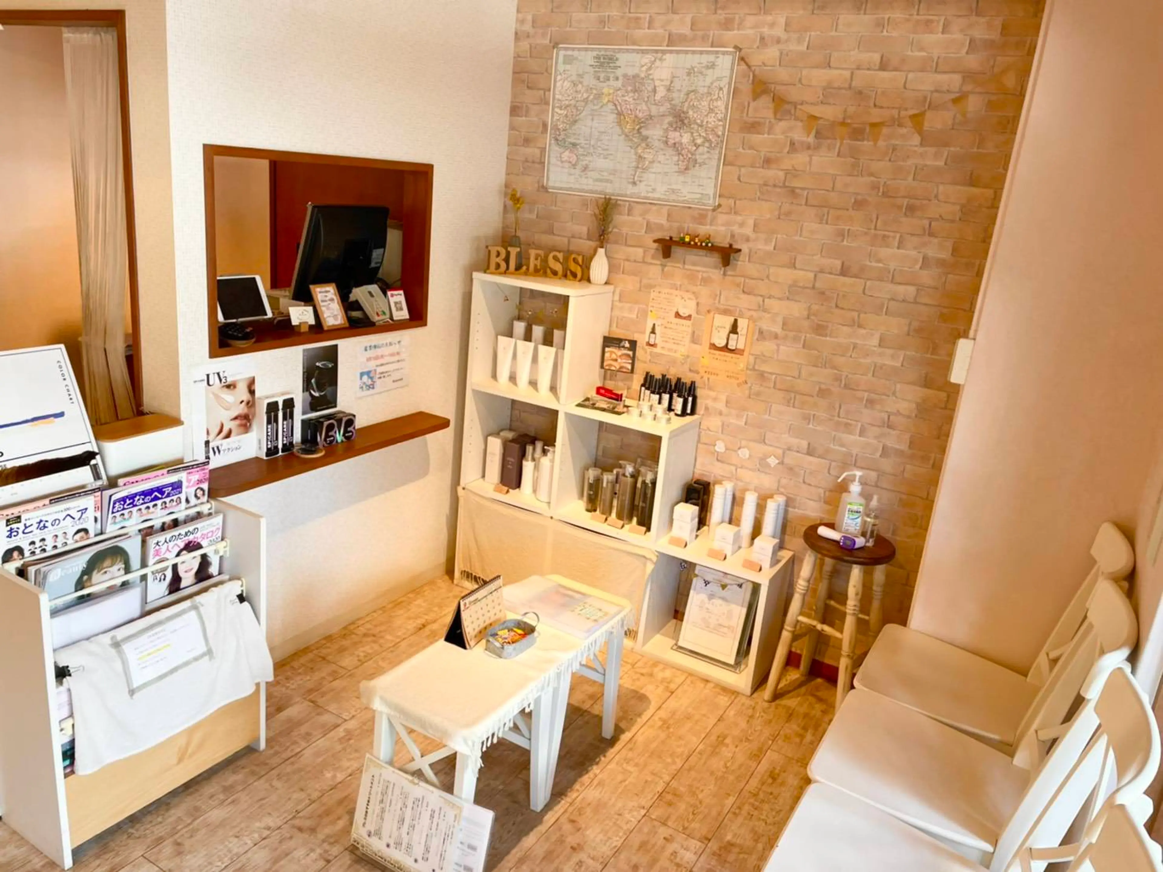 Bless HAIR クララ店の内観・外観2