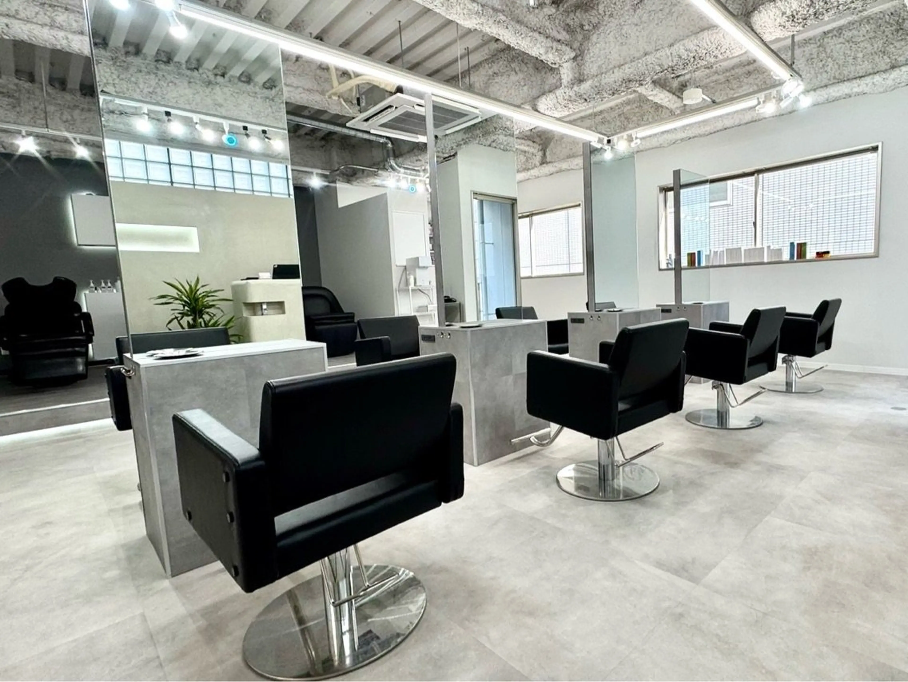 PUTYの内観・外観1