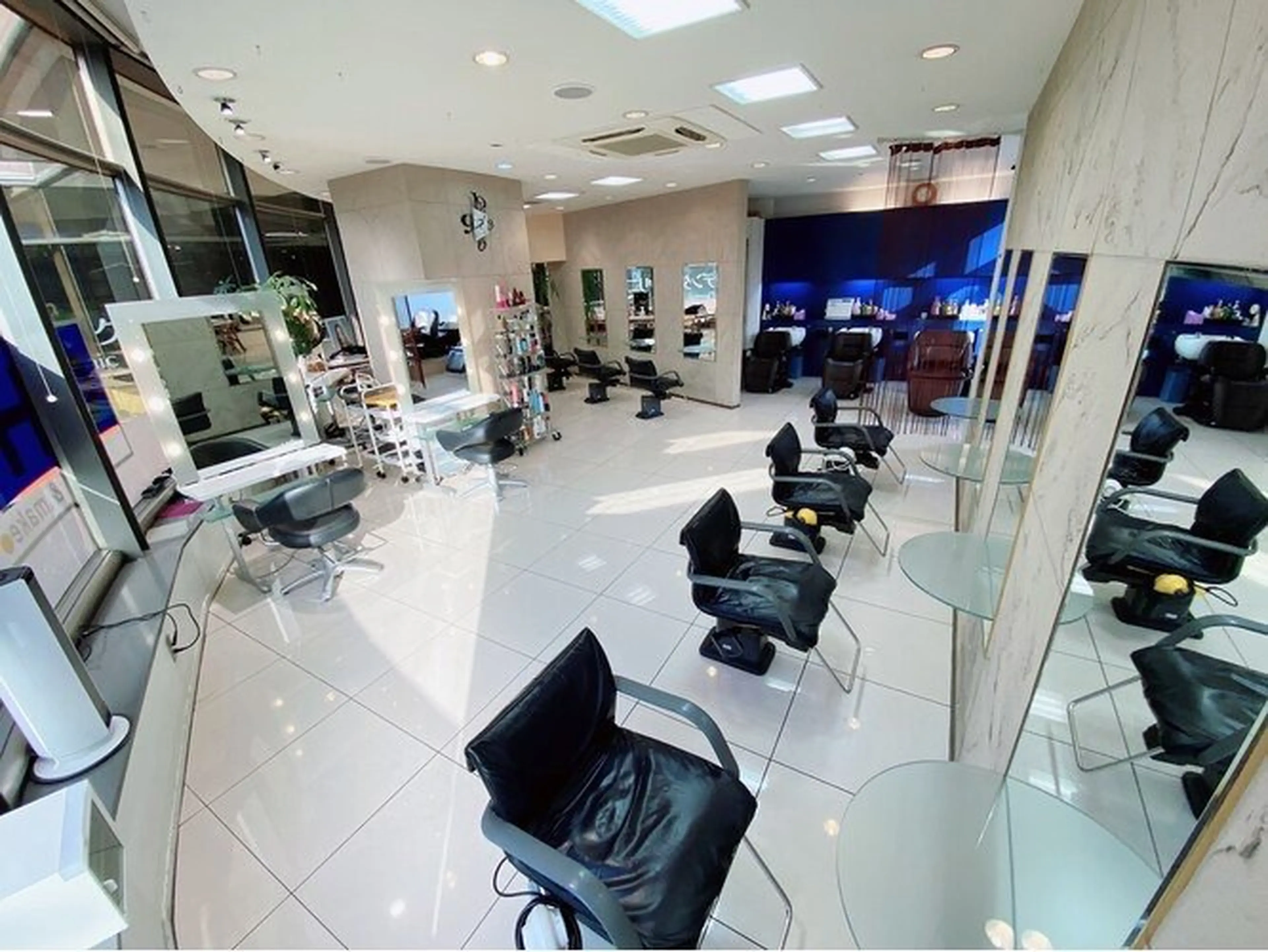 Hair&Make CHUMの内観・外観1