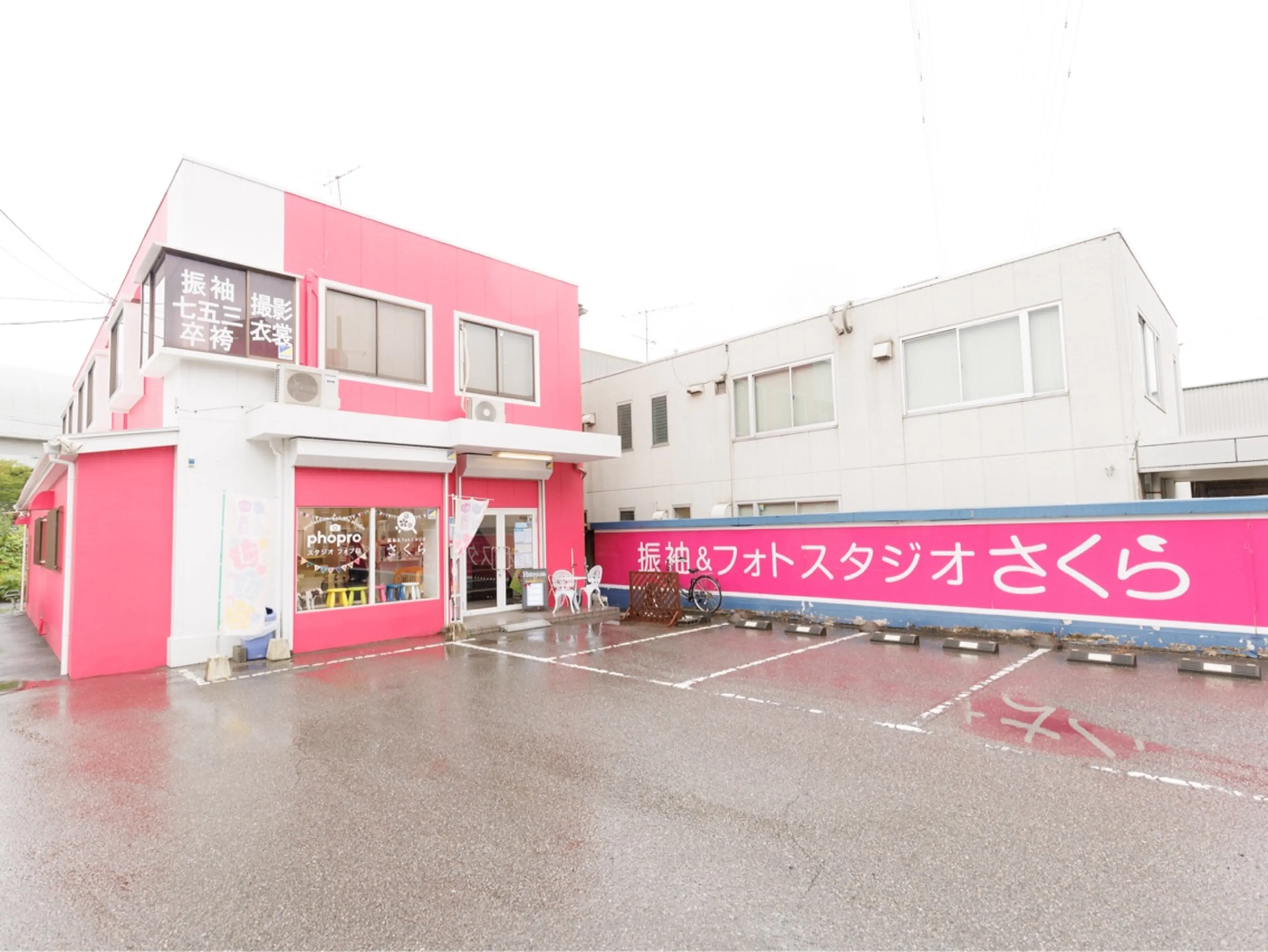 nail＆脱毛サロンHERMANAの内観・外観1