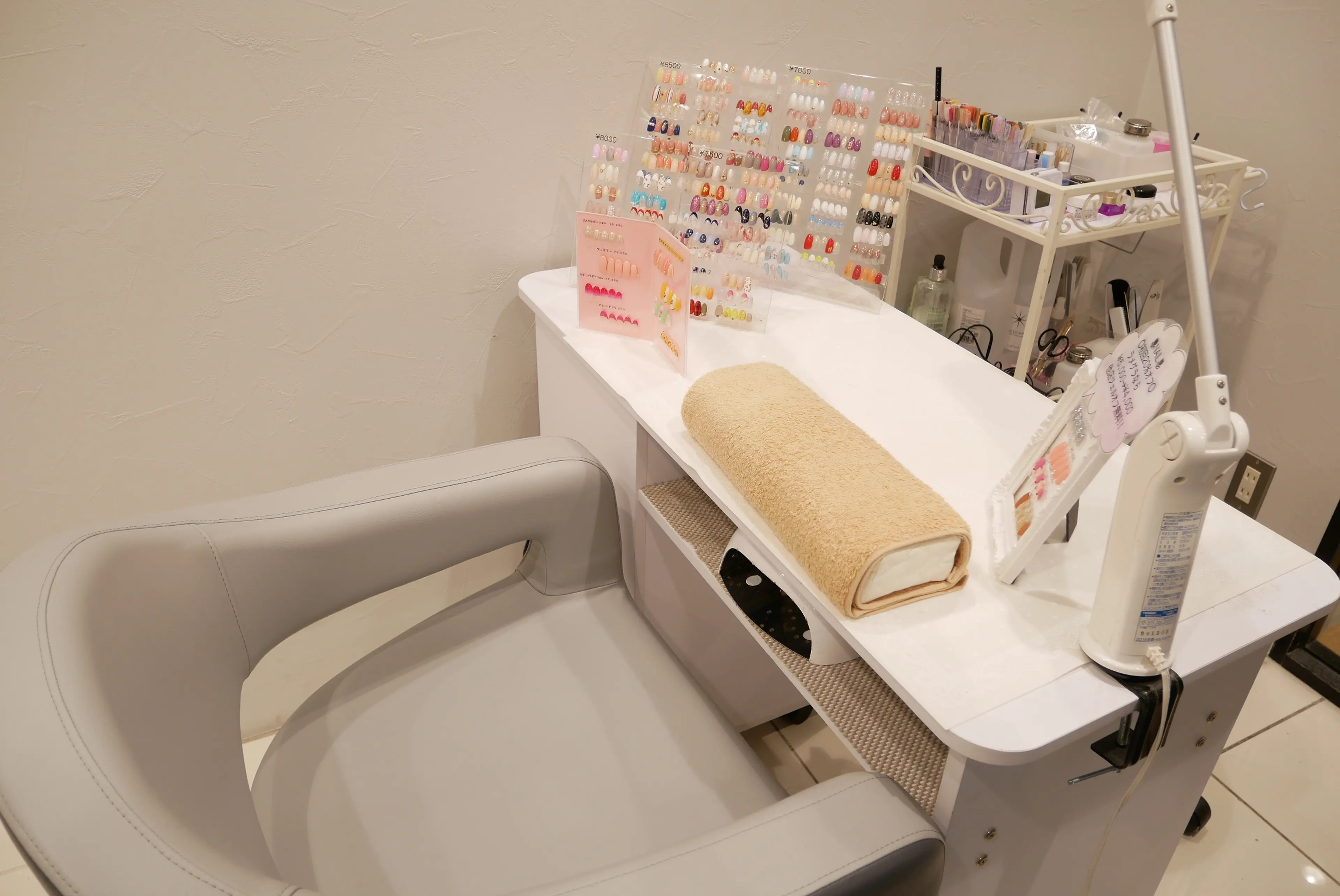 HAIR&MAKE　EARTH調布店の内観・外観1