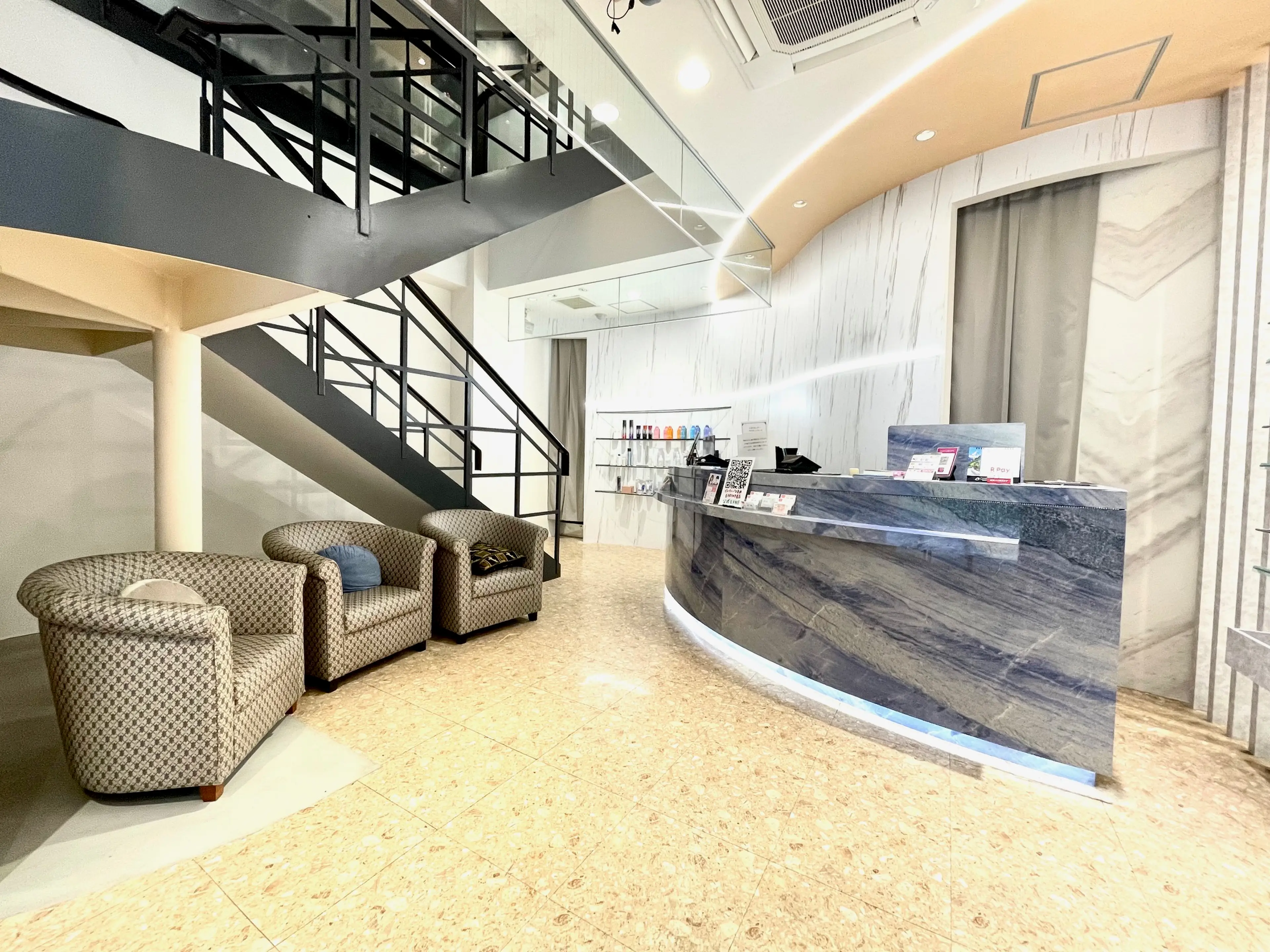 HAIR & MAKE EARTH 千葉店の内観・外観2