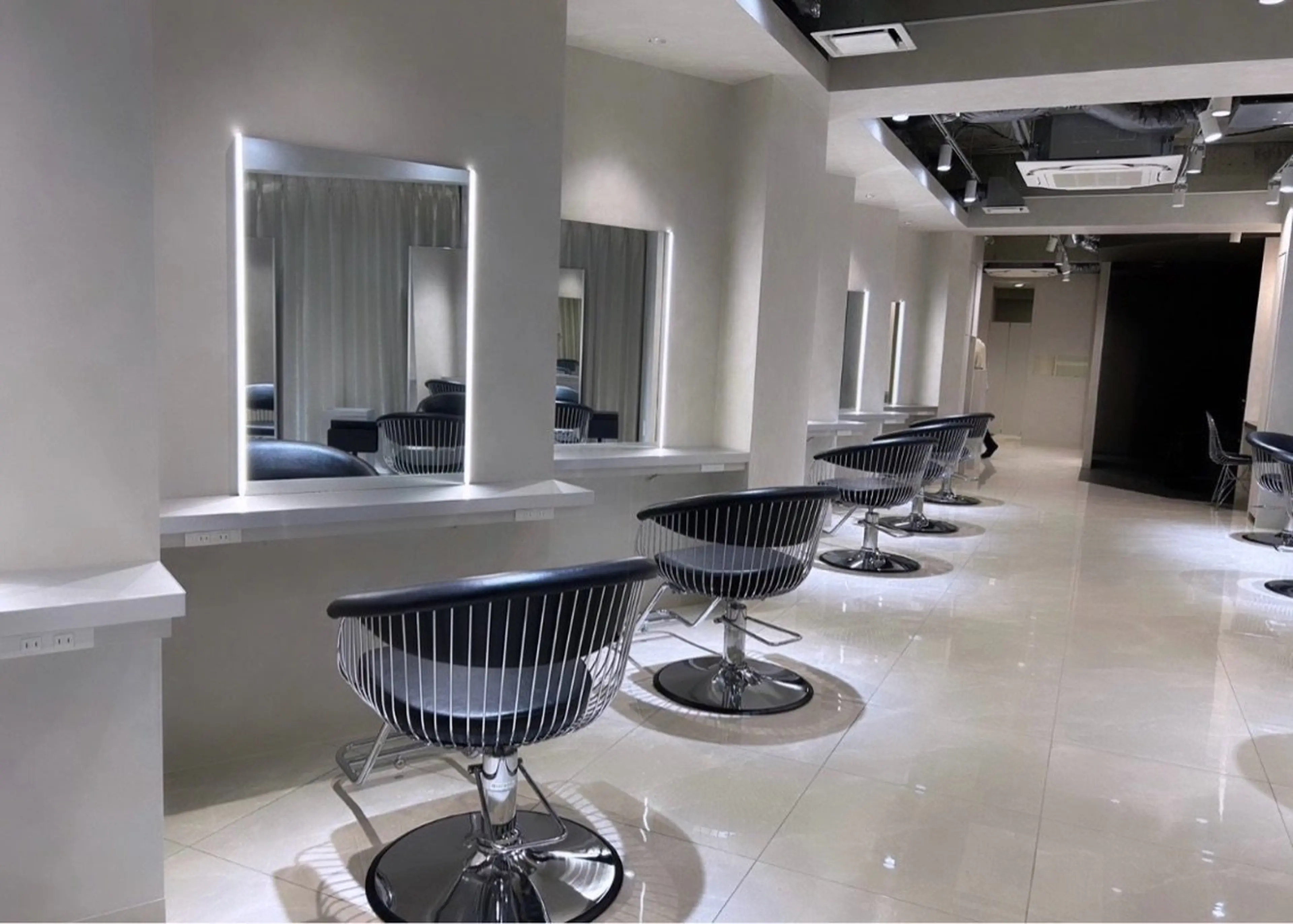 Euphoria 池袋東口駅前店の内観・外観2