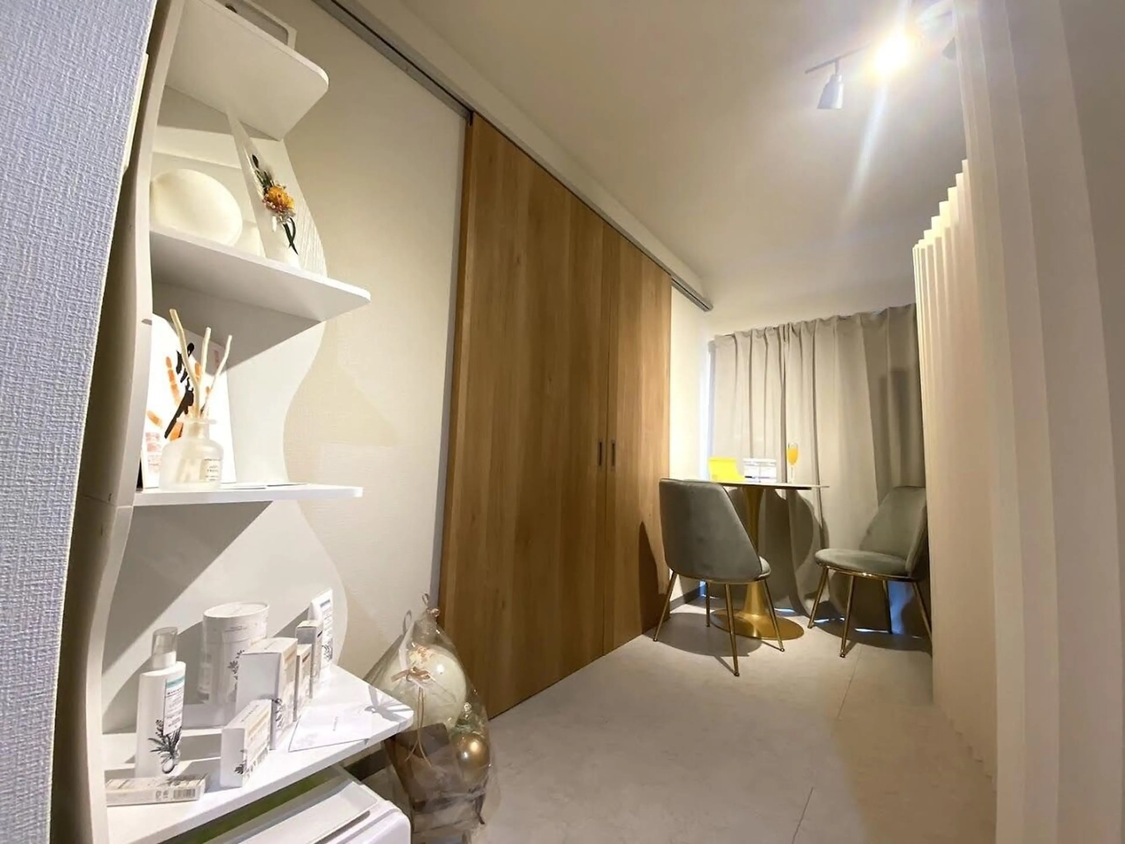 salon83【エイトミー】西船橋店の内観・外観1