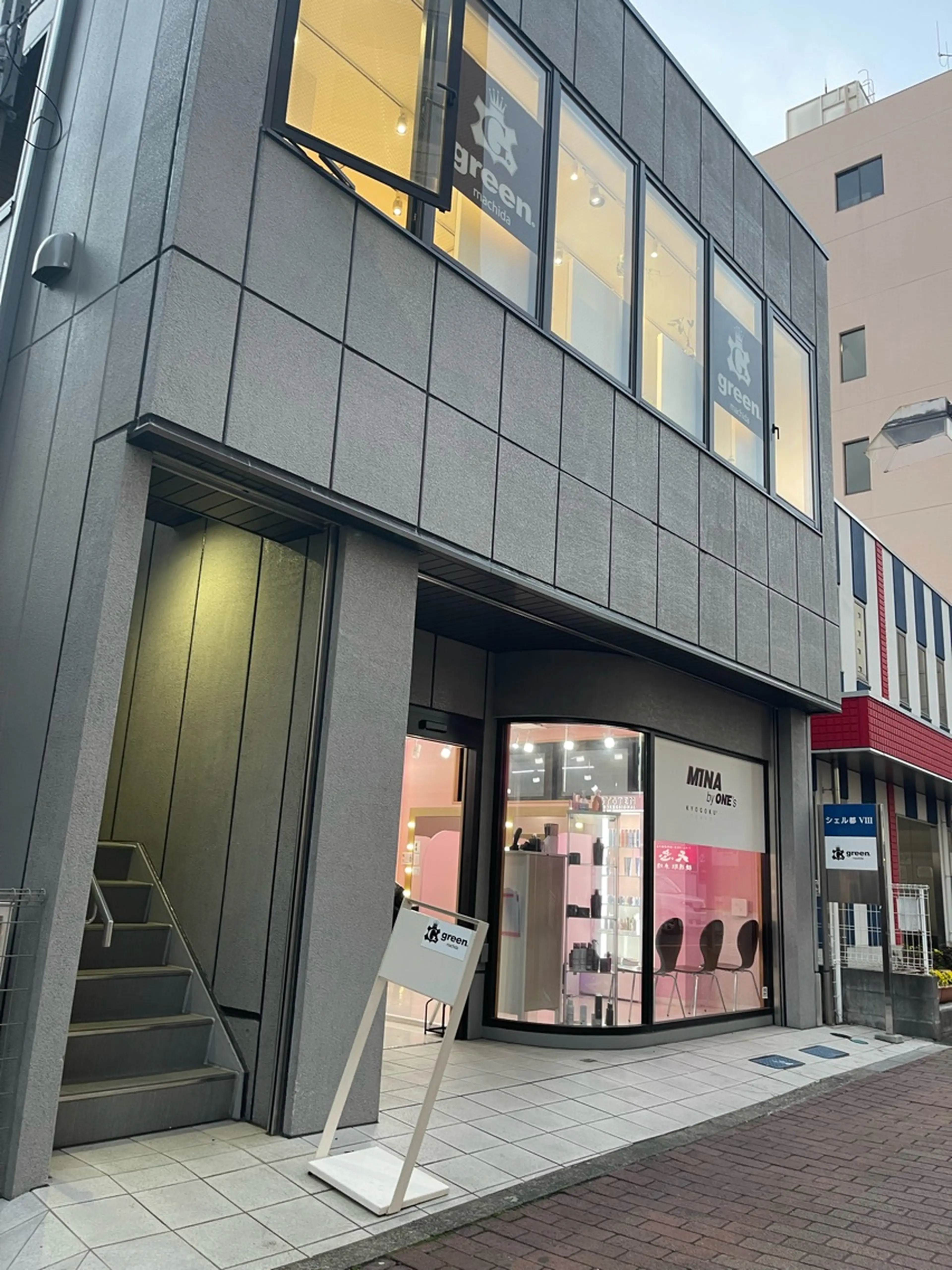 i.u Nailの内観・外観2