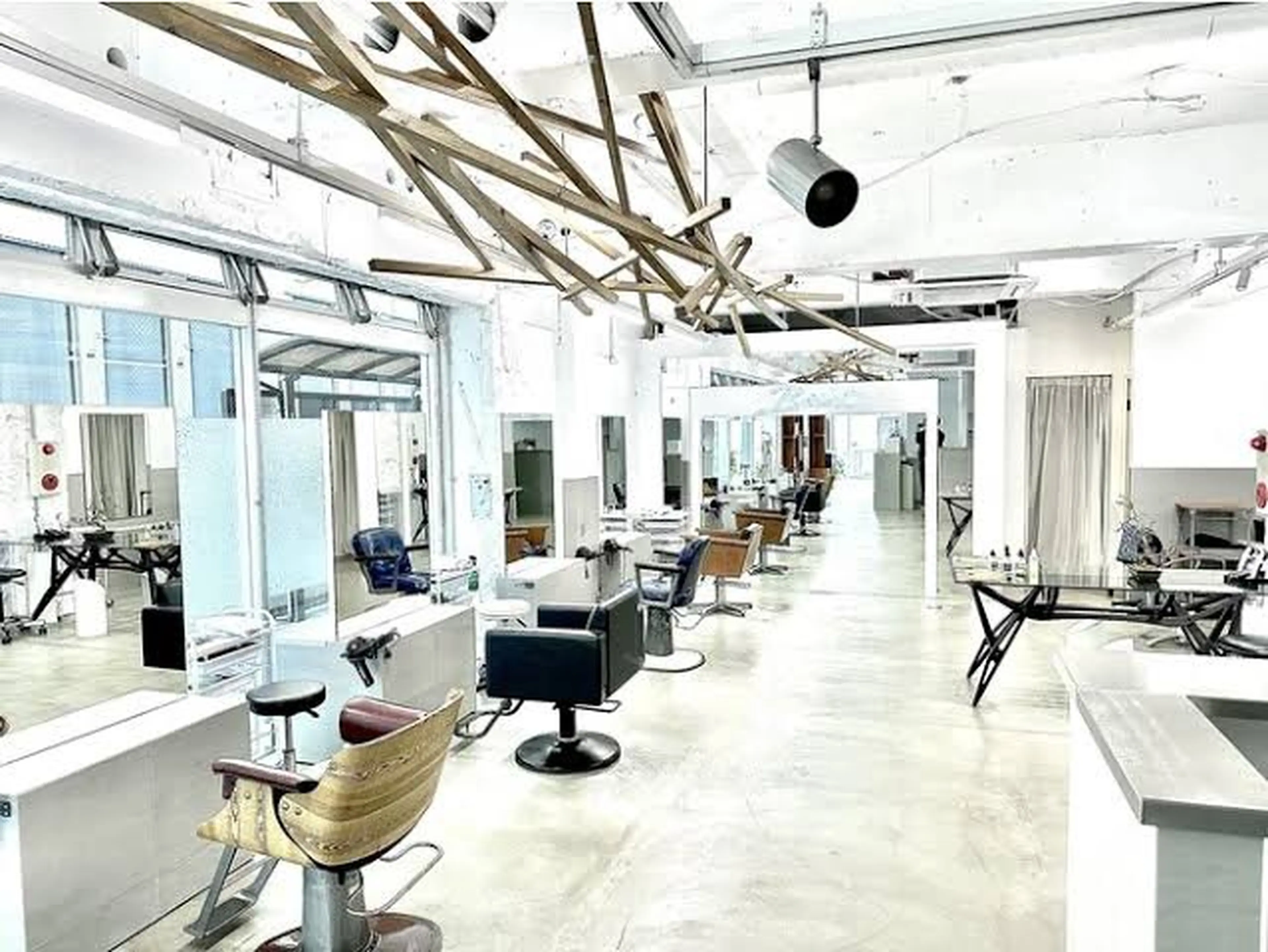 BRISTの内観・外観1