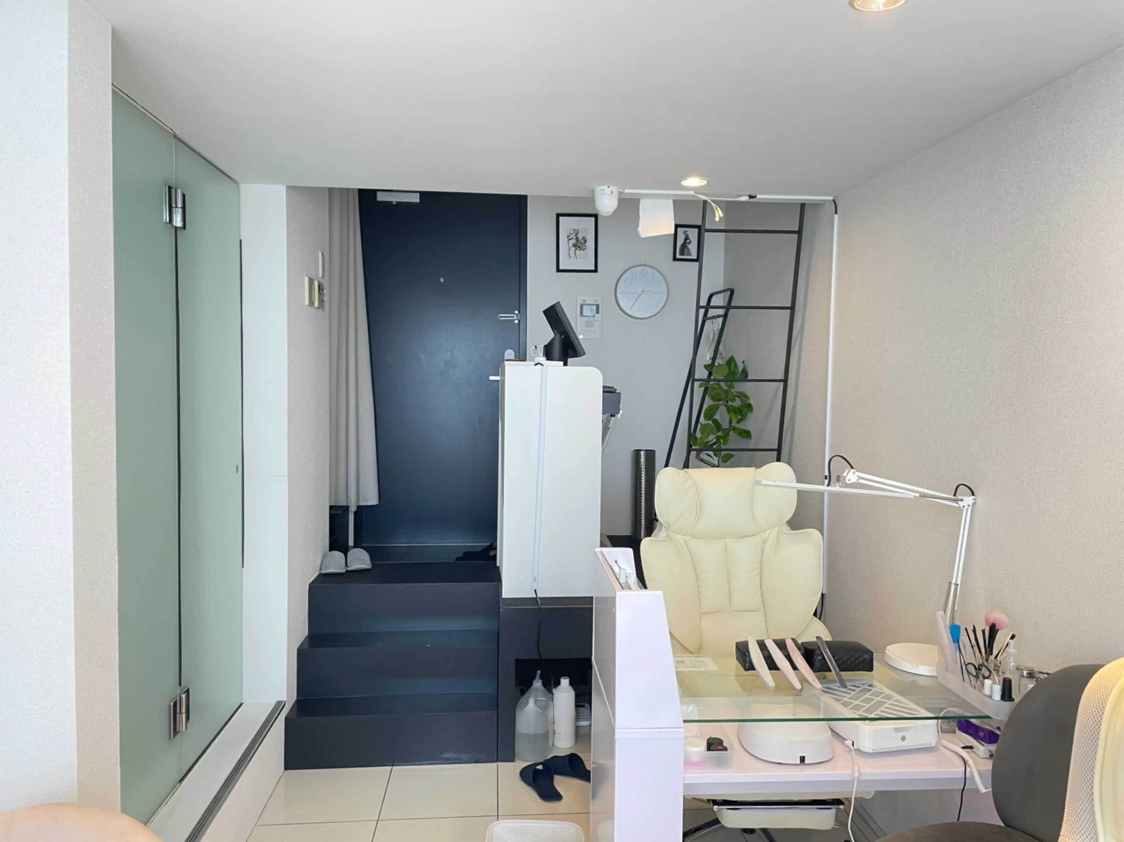 Nail salon CRESTの内観・外観1