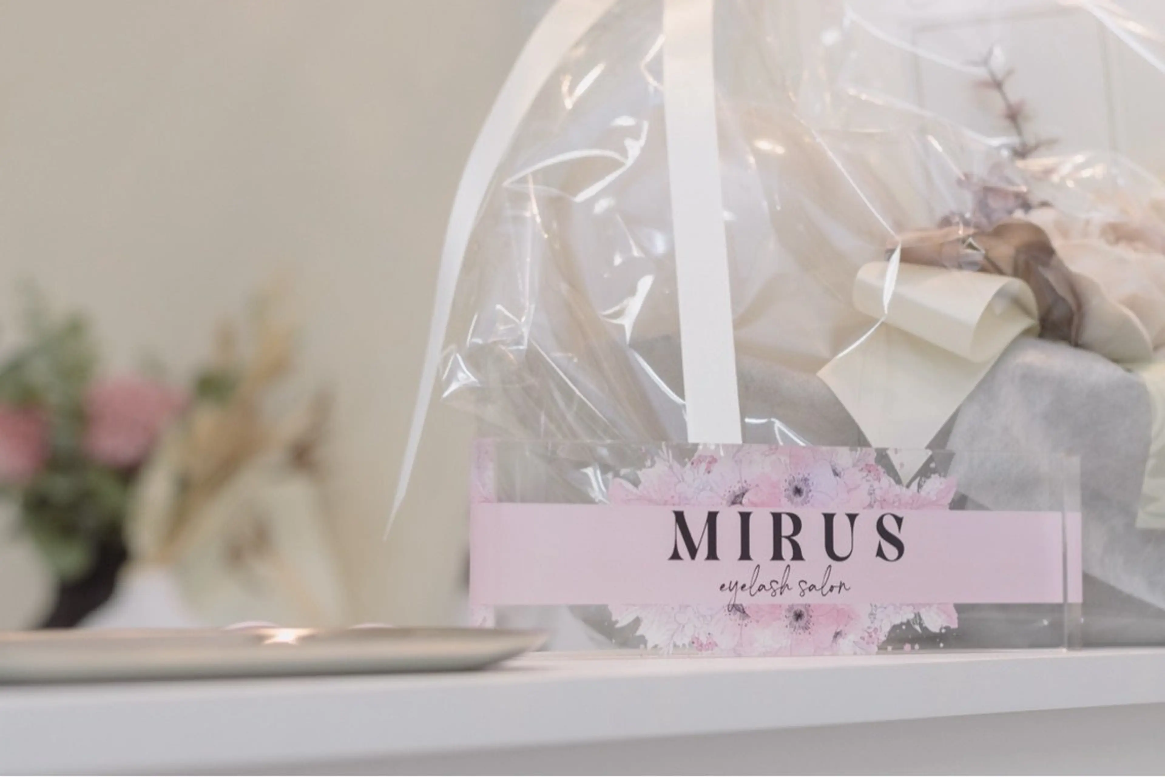 MIRUS EyeBeauty 横浜駅前店の内観・外観1