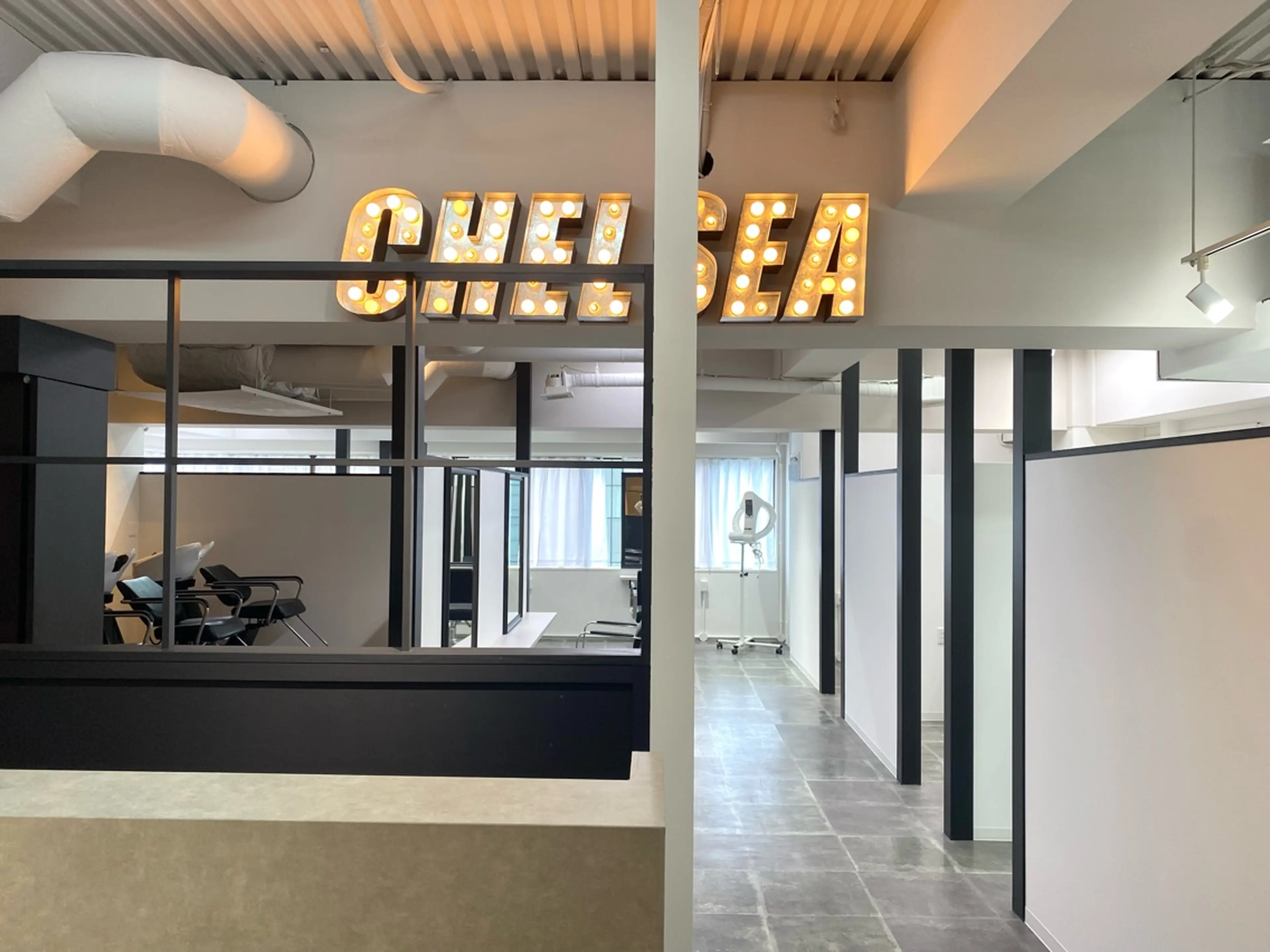 CHELSEA 梅田店の内観・外観1