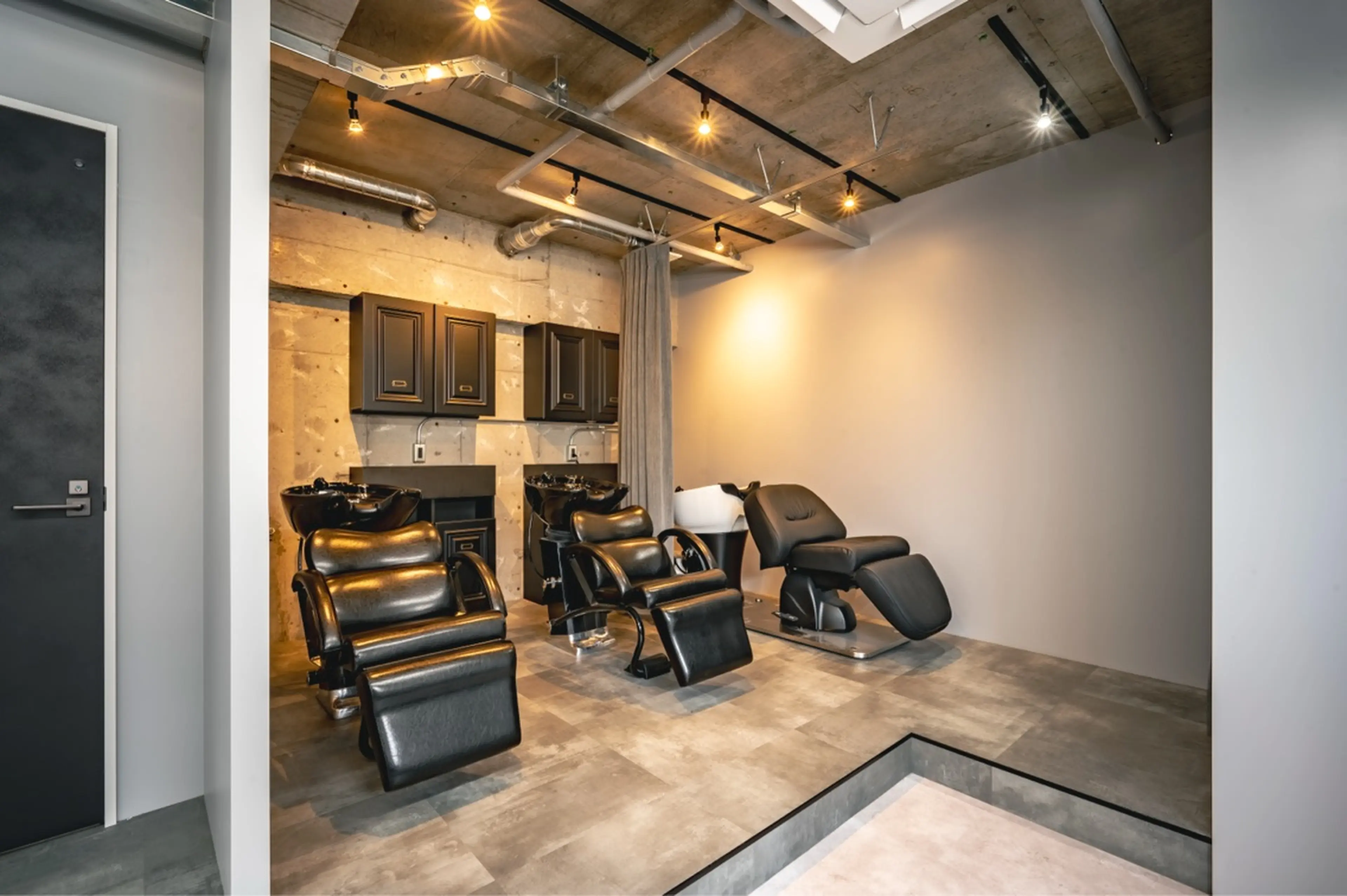 メンズサロンLIBERby GOALDの内観・外観1