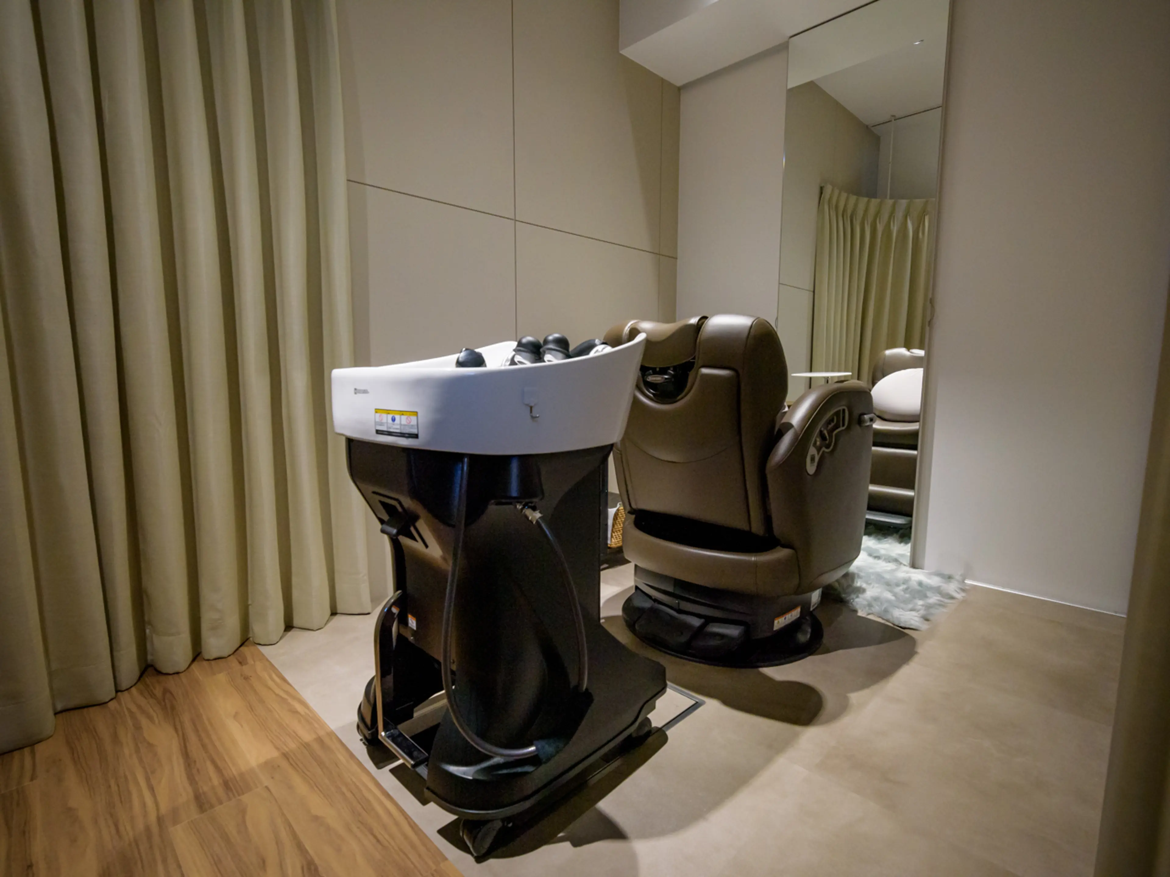 ヘッドスパ＆髪質改善専門店 ANEW大宮【アニュー】の内観・外観1