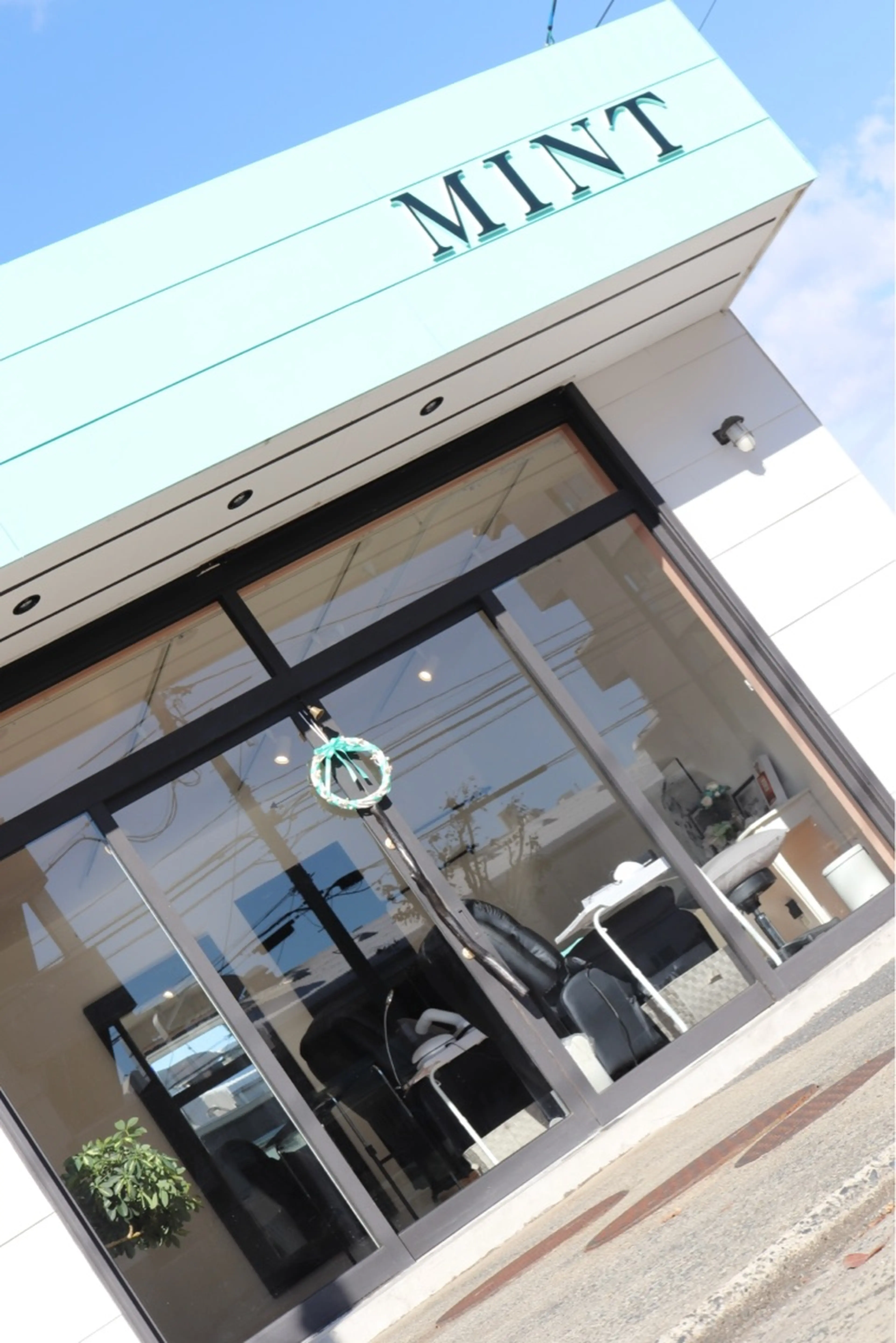 MINTの内観・外観1