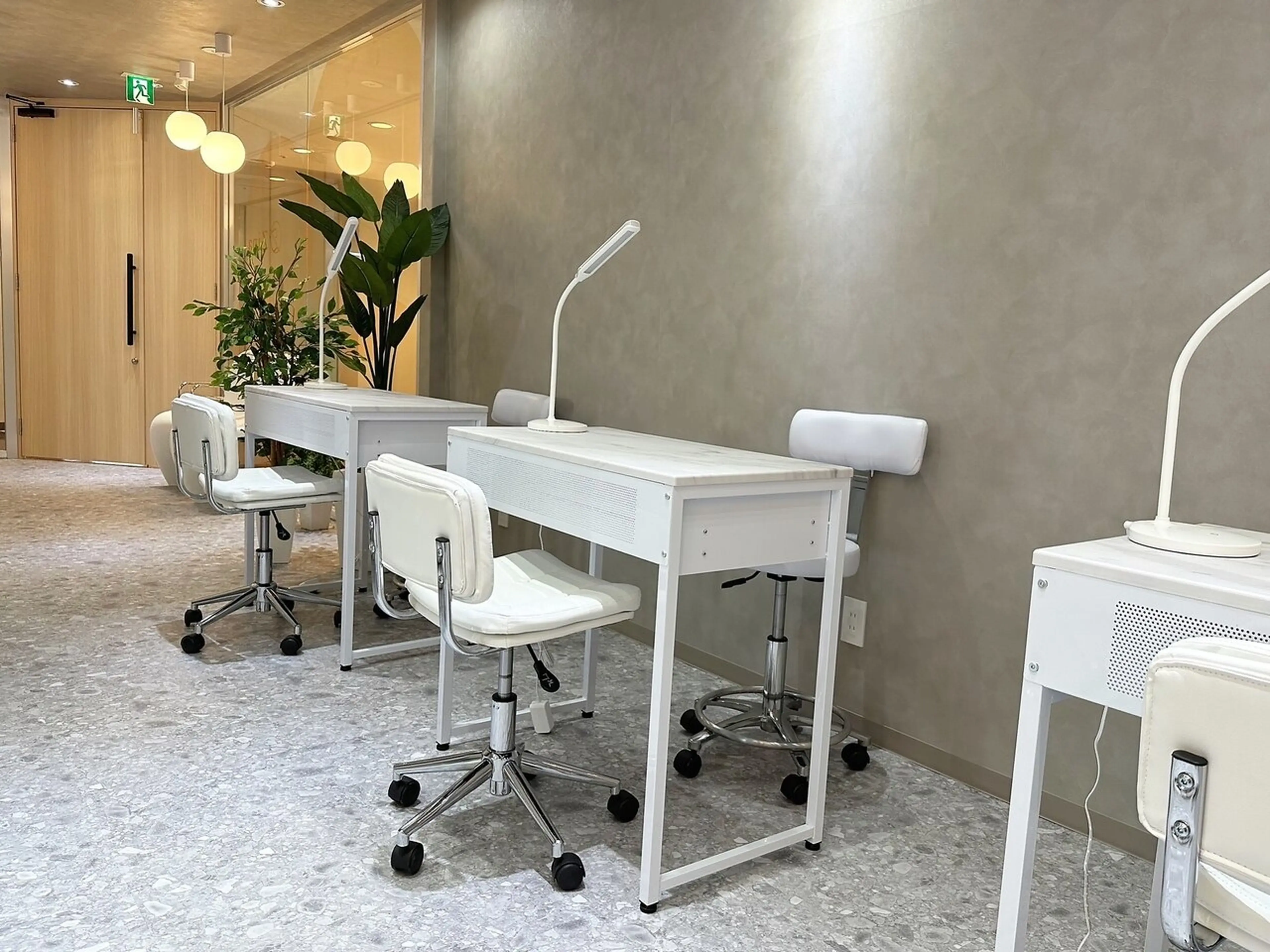 Zina  京都駅前  nailの内観・外観1