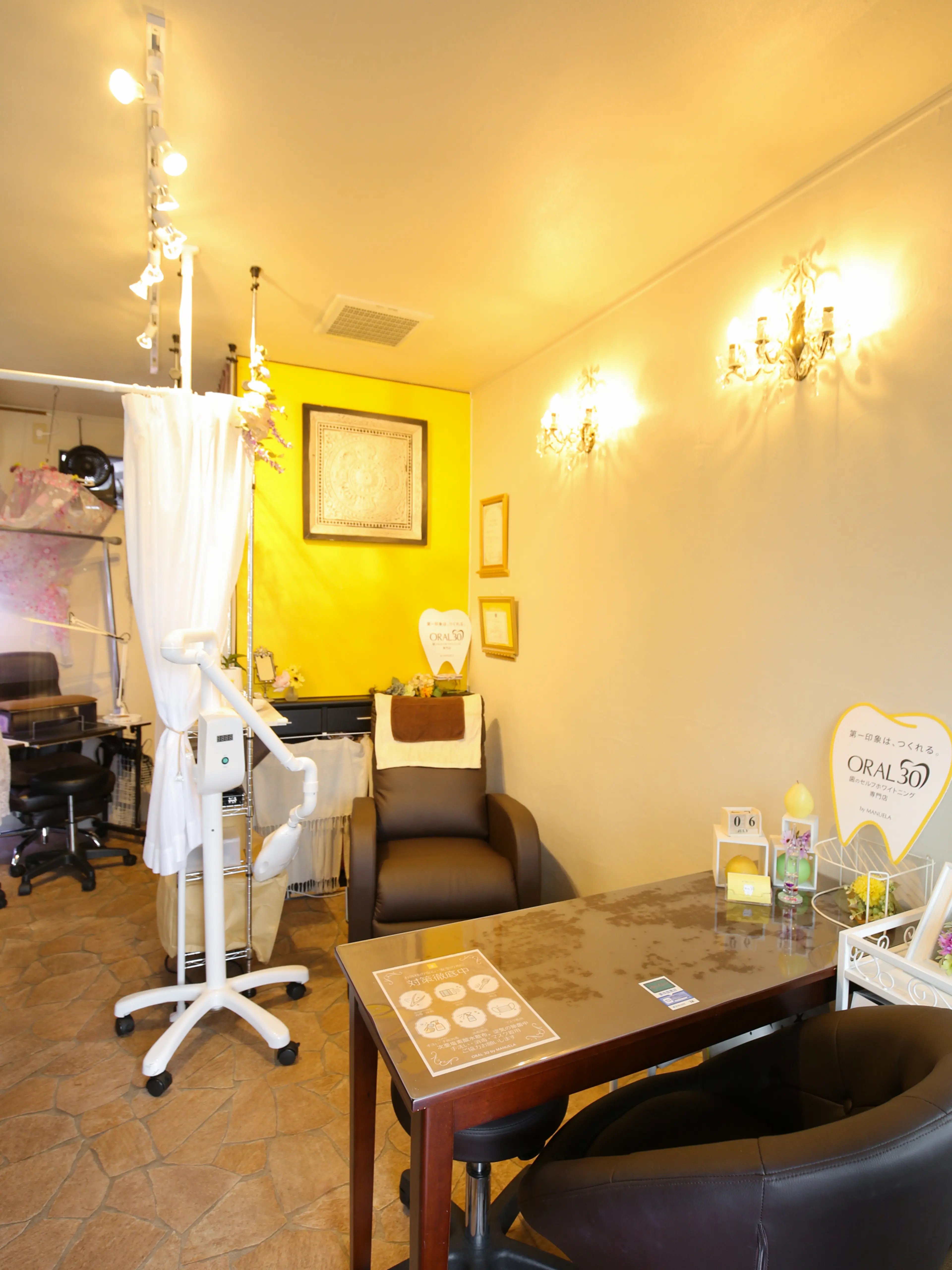 歯のセルフホワイトニング専門店ORAL30 by MANUELAの内観・外観2