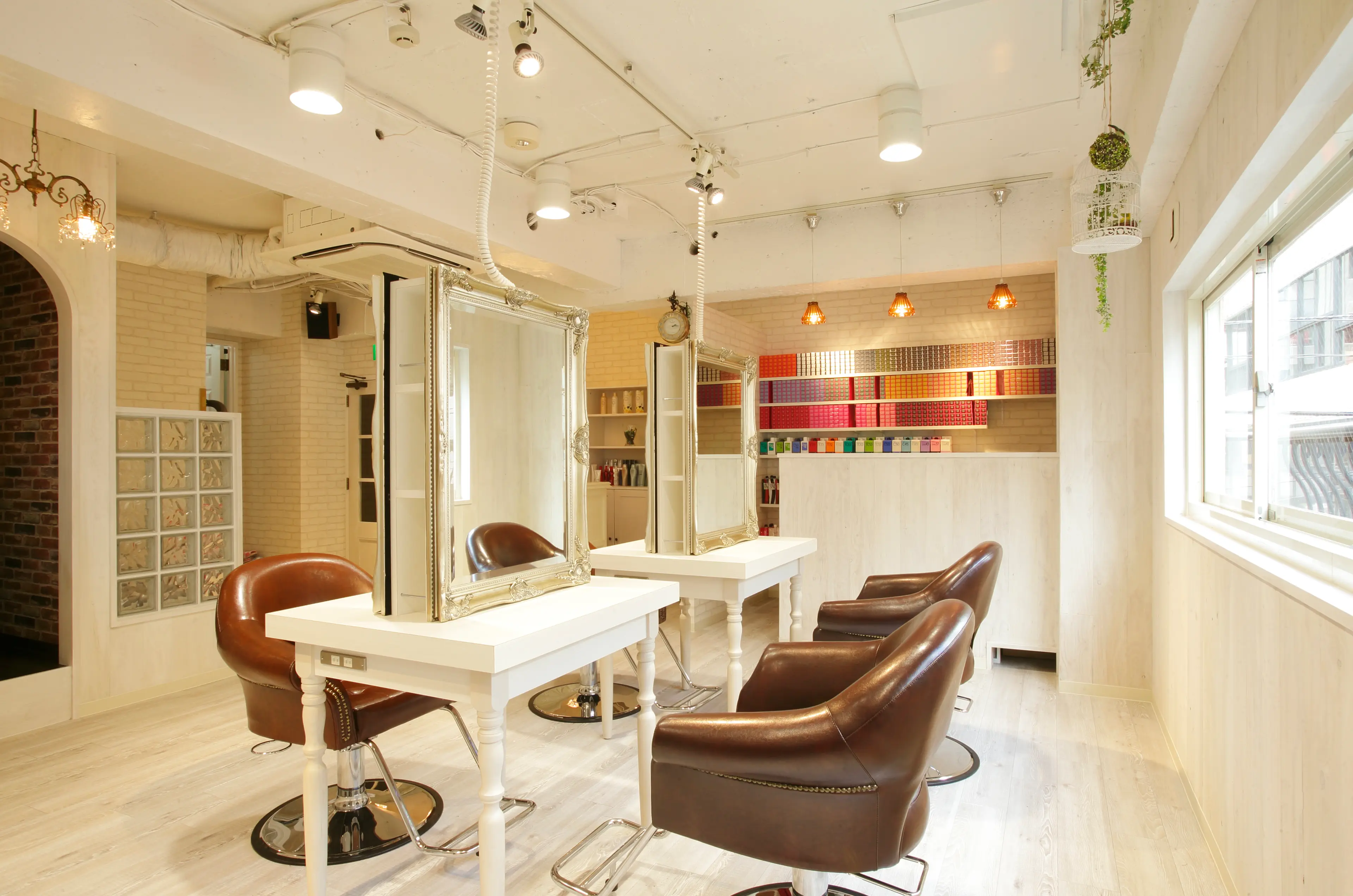 Aman hair-s 吉祥寺南口店の内観・外観1